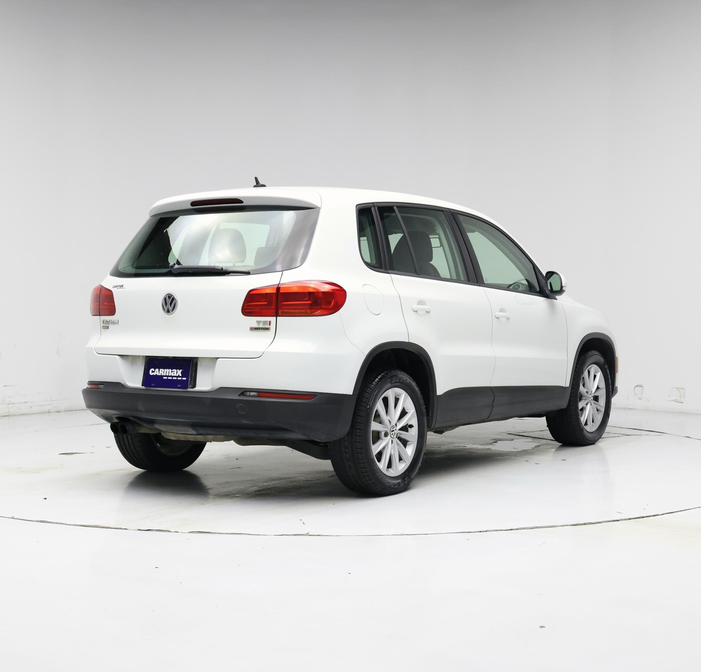 Thumbnail: 2017 Volkswagen Tiguan - 8