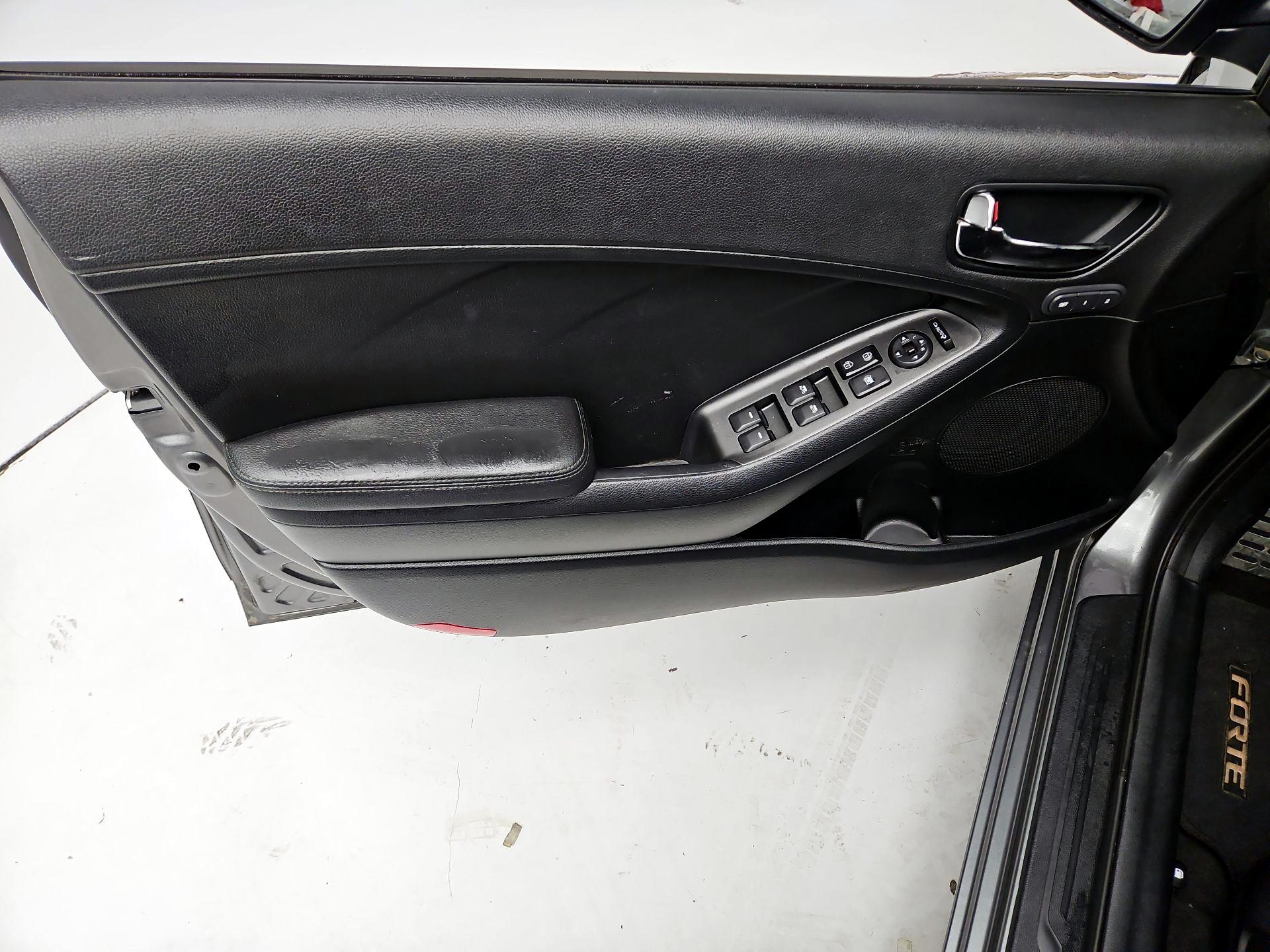 Thumbnail: 2015 Kia Forte - 12