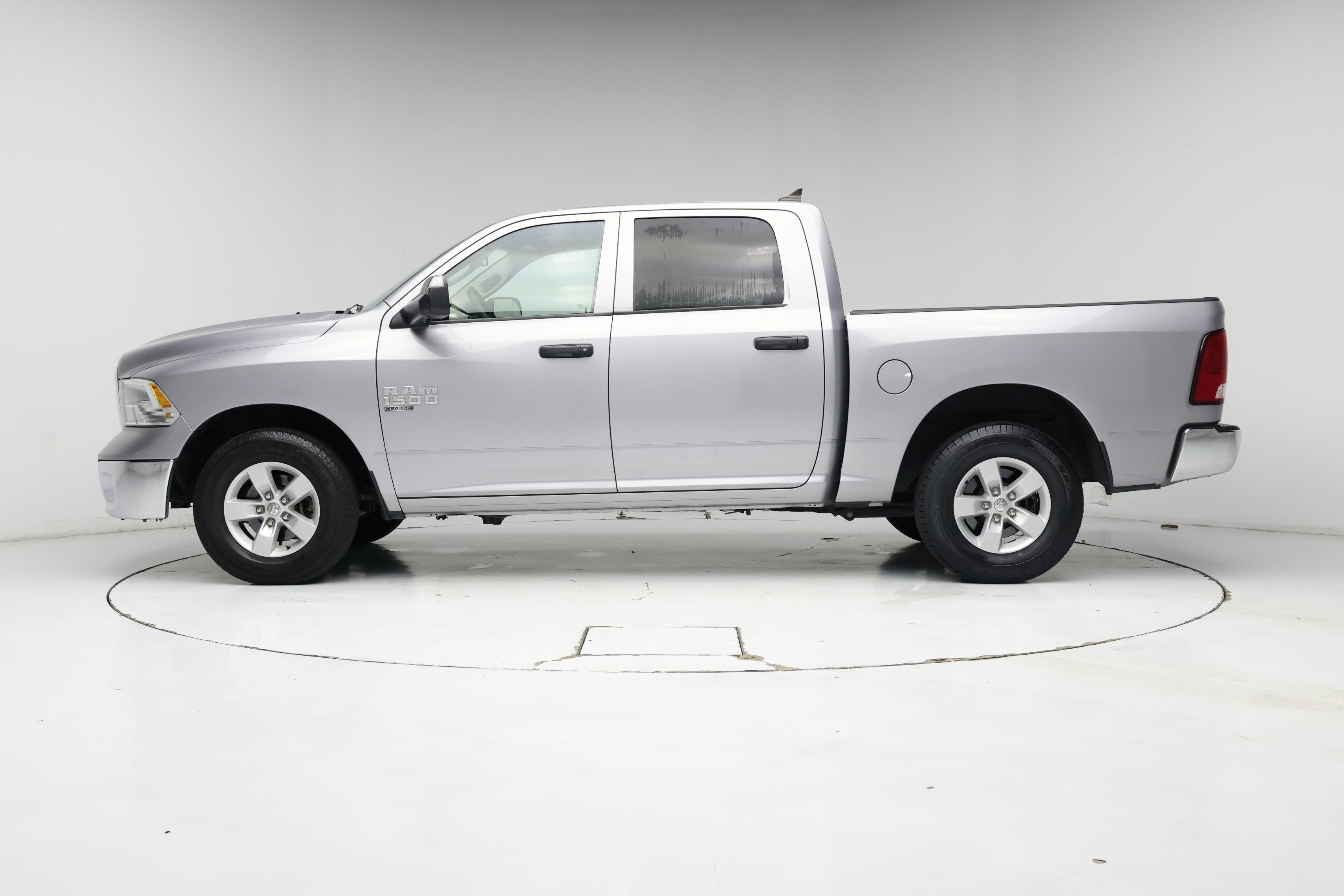 Thumbnail: 2023 RAM 1500 Classic - 3