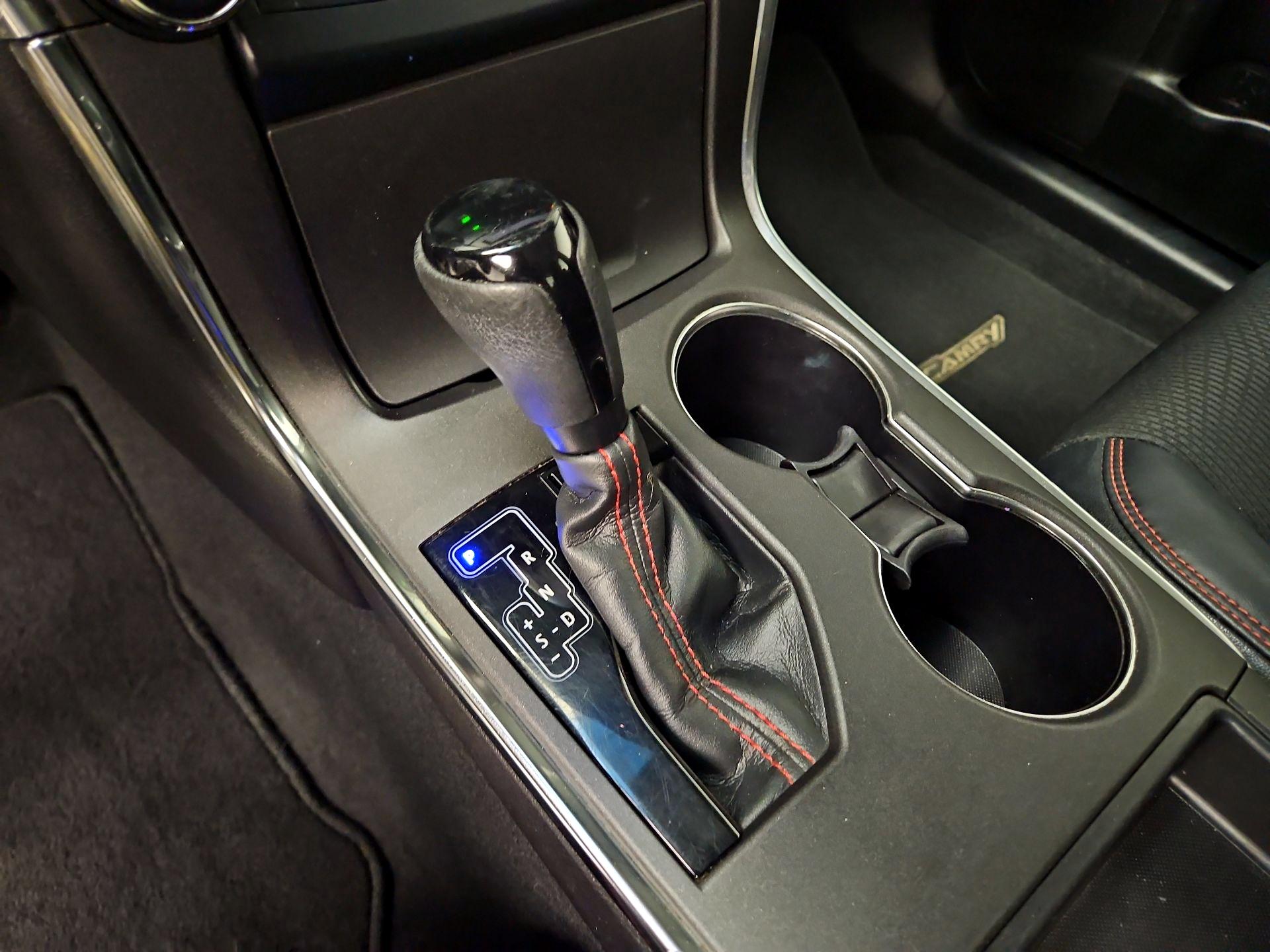Thumbnail: 2016 Toyota Camry - 17