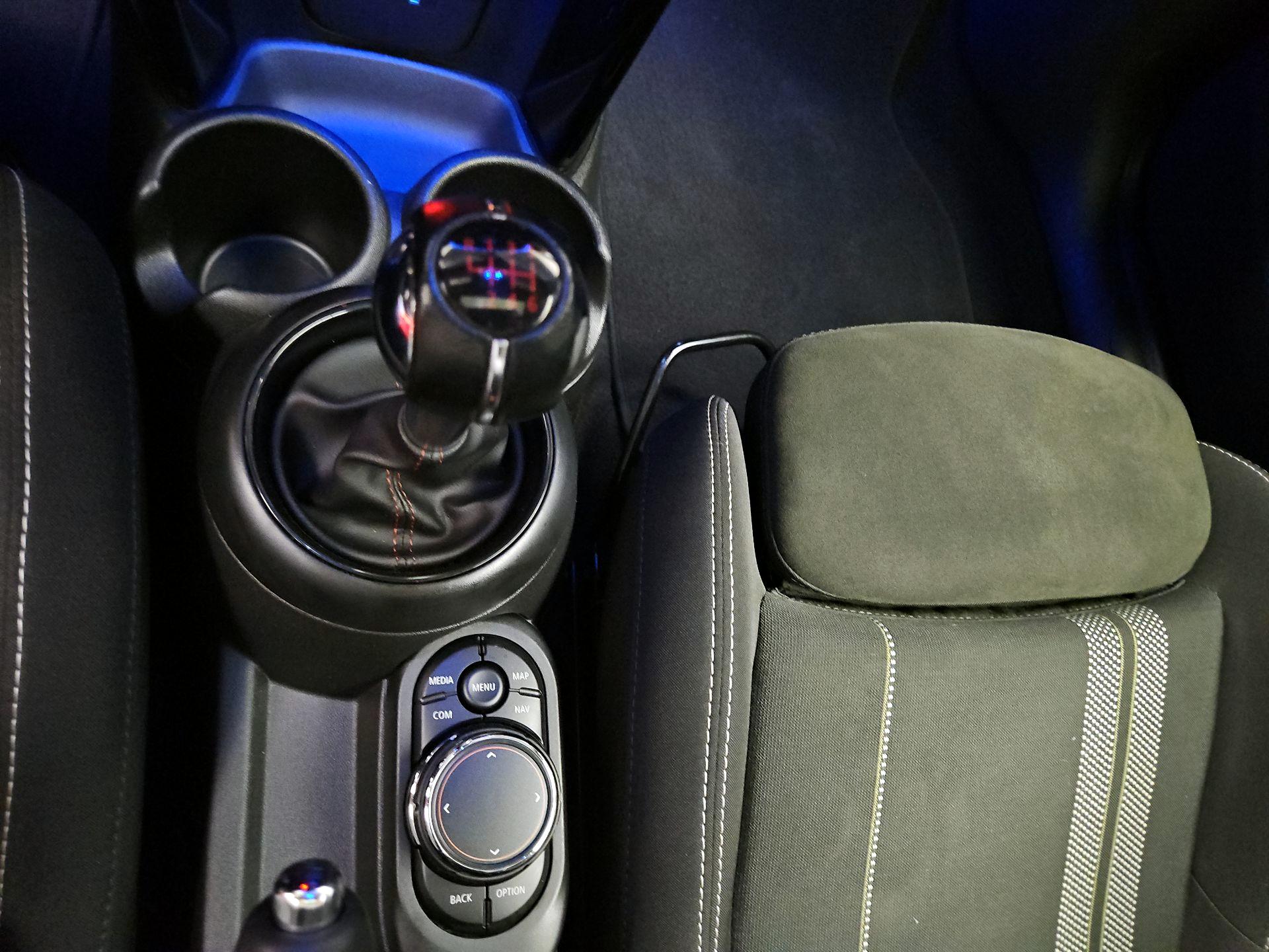 Thumbnail: 2019 MINI Cooper Hardtop - 17