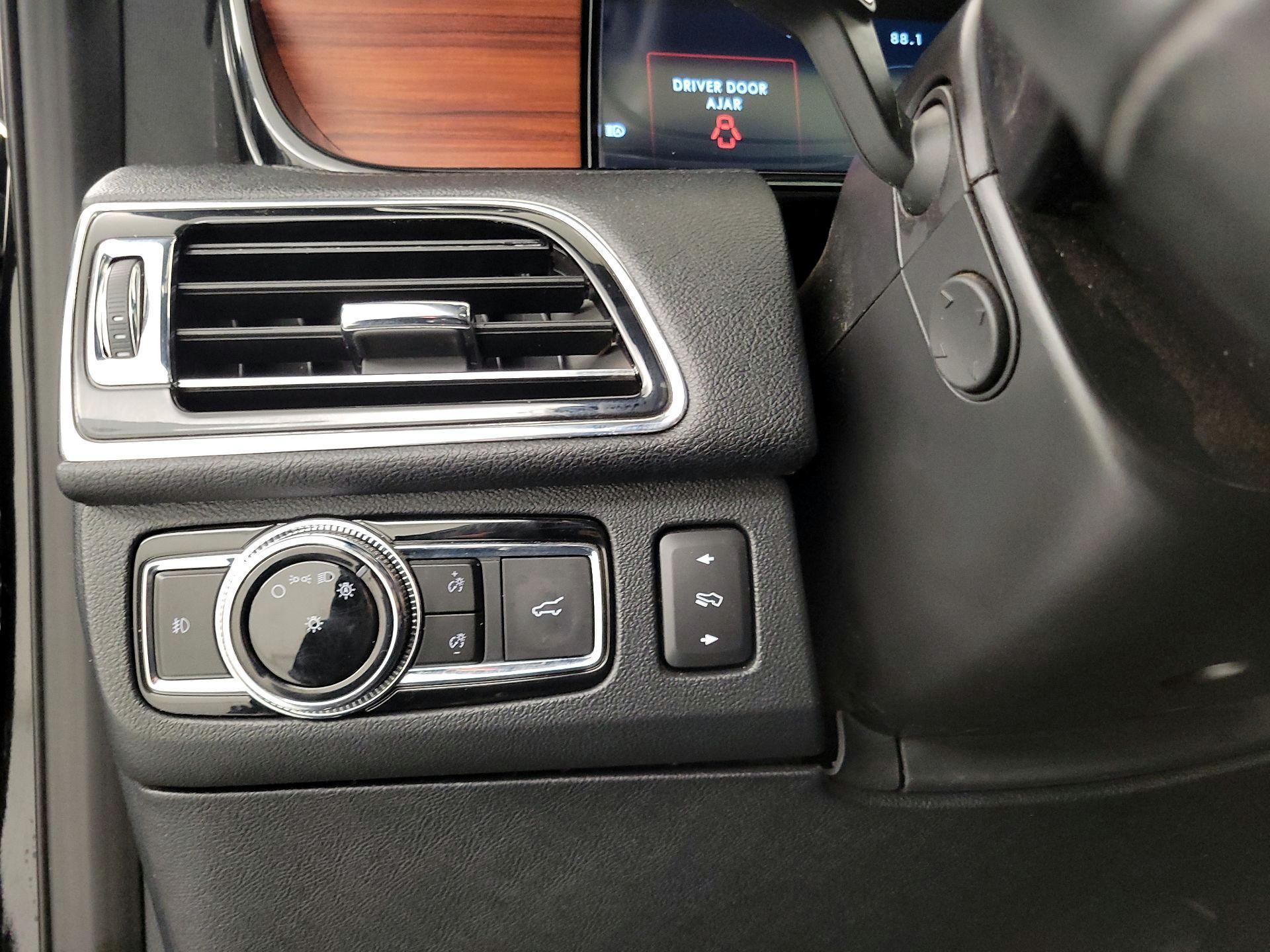 Thumbnail: 2020 Lincoln Navigator - 13