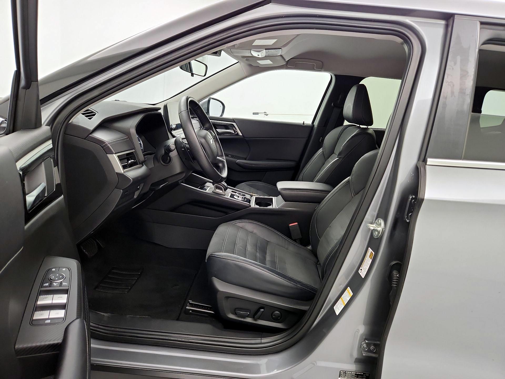Thumbnail: 2023 Mitsubishi Outlander - 11