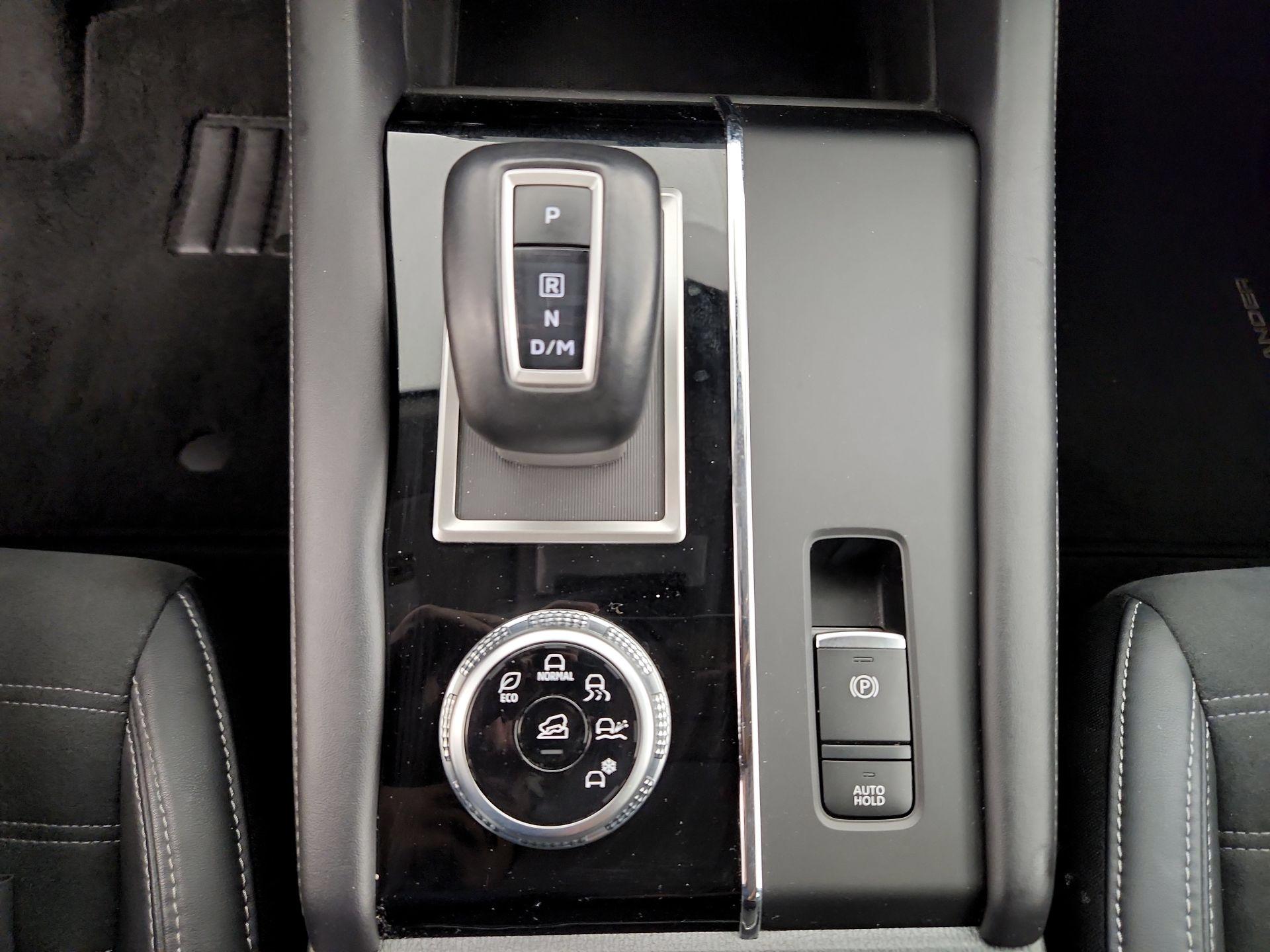 Thumbnail: 2023 Mitsubishi Outlander - 17