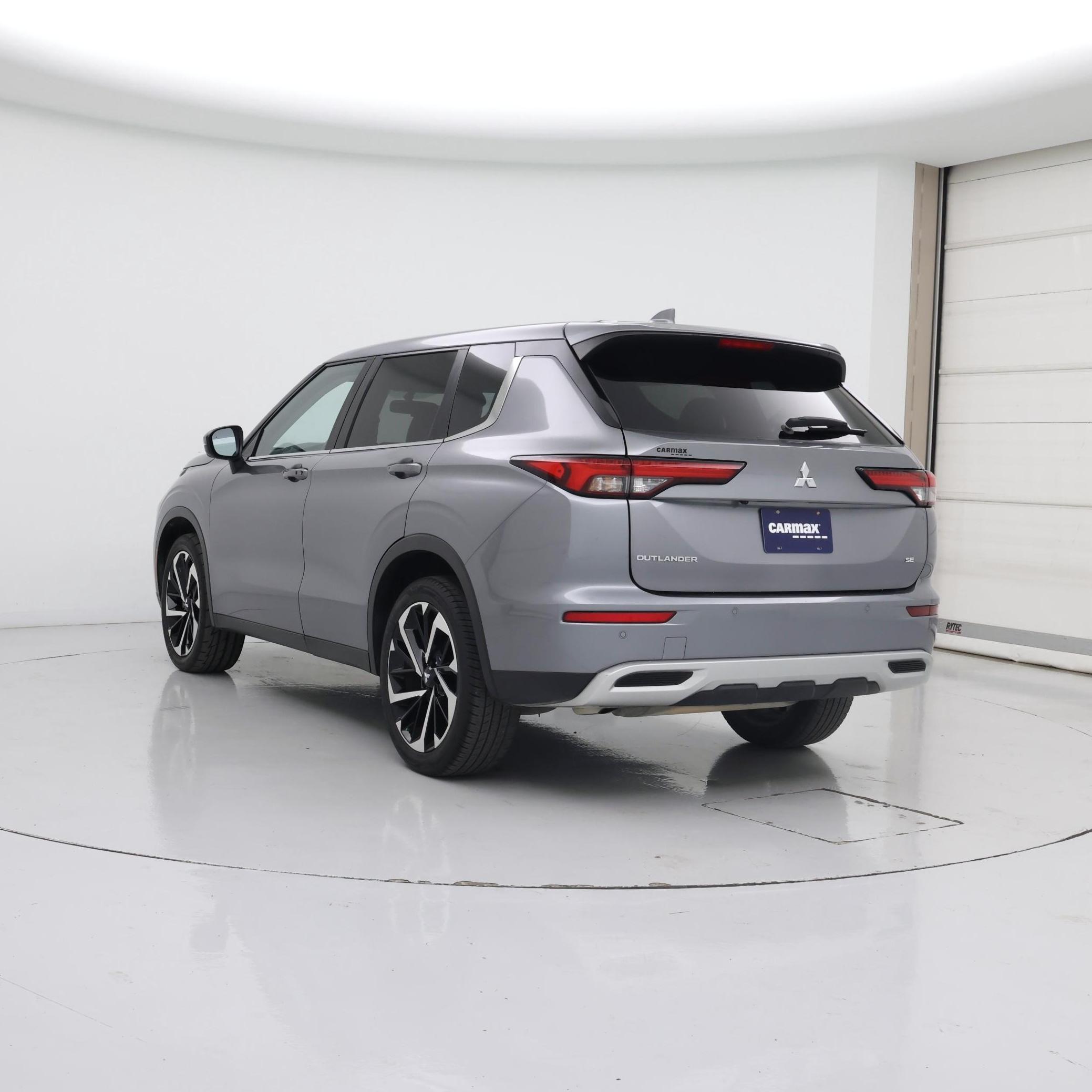 Thumbnail: 2023 Mitsubishi Outlander - 2