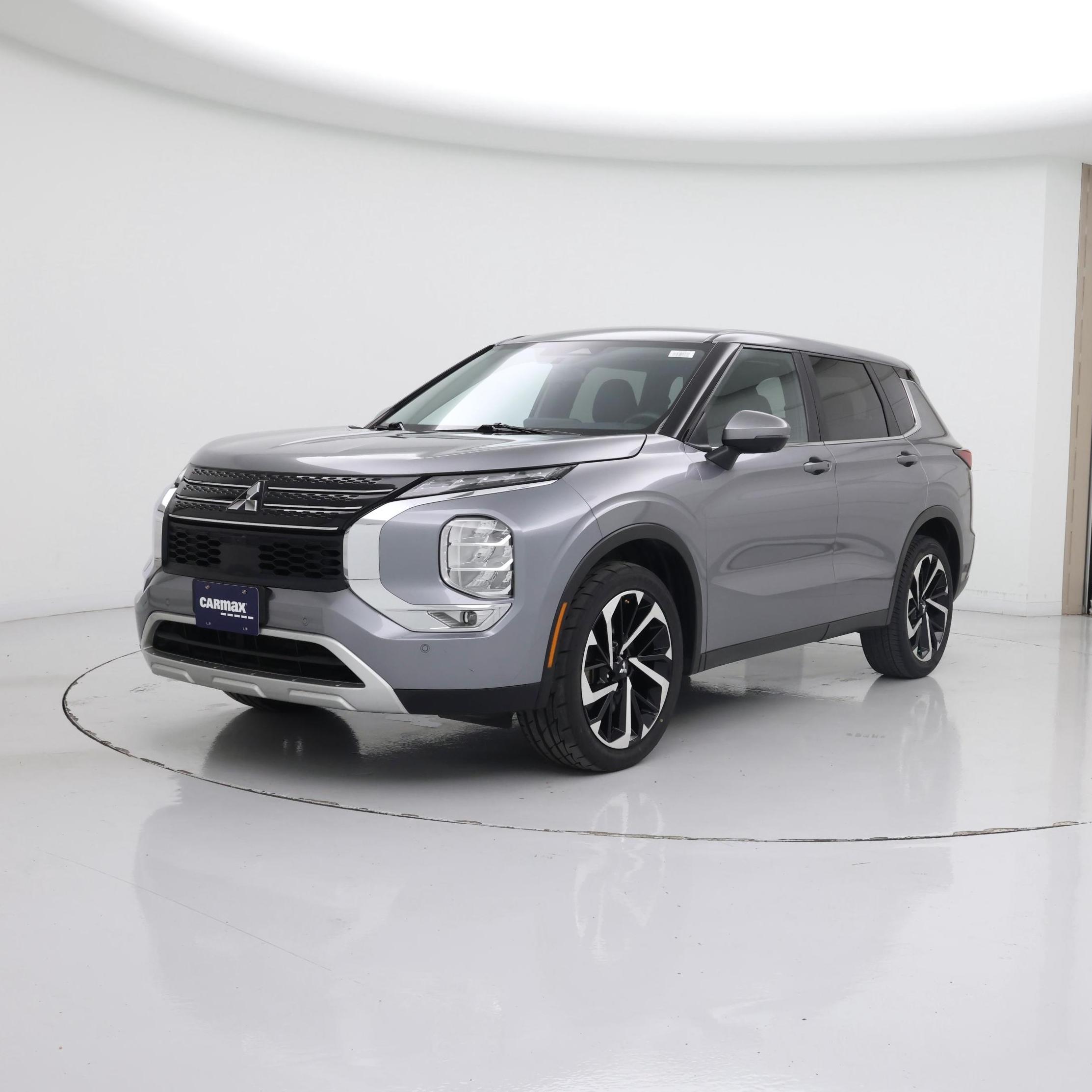 Thumbnail: 2023 Mitsubishi Outlander - 4