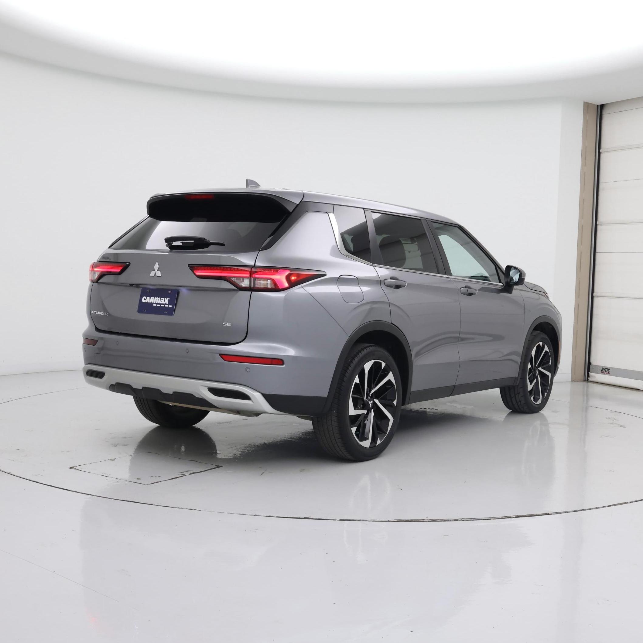 Thumbnail: 2023 Mitsubishi Outlander - 8