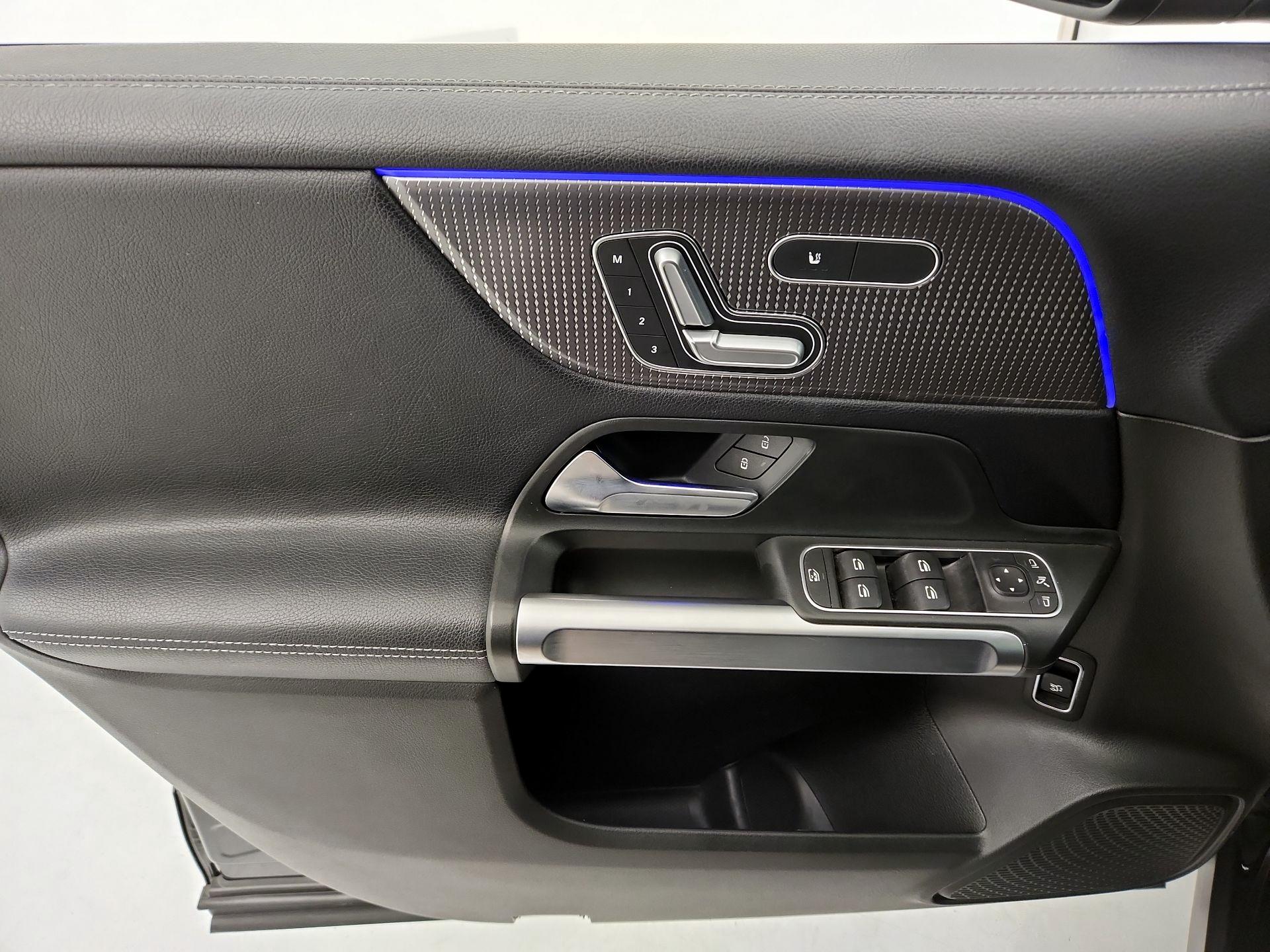 Thumbnail: 2020 Mercedes-Benz GLB - 12