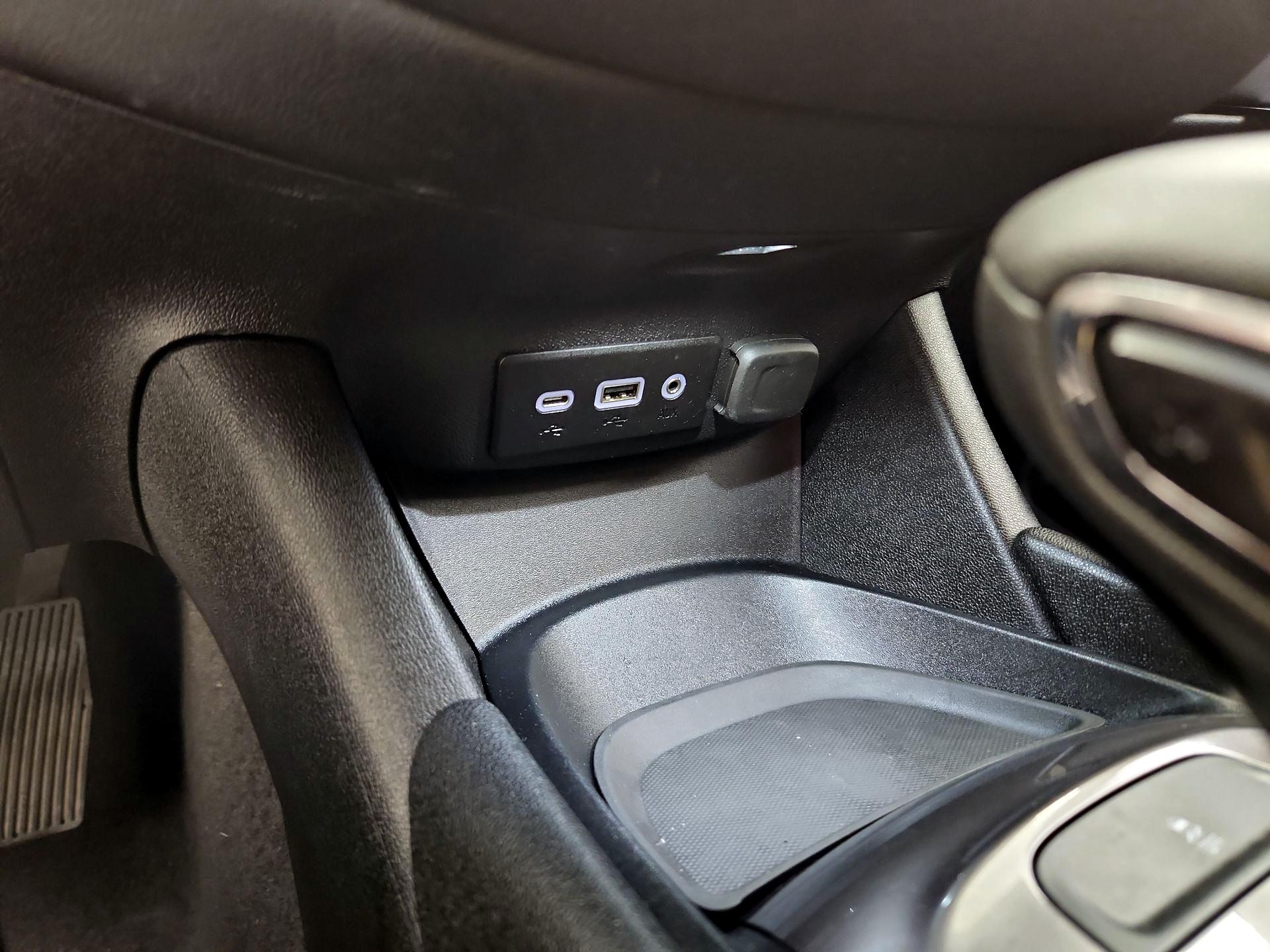 Thumbnail: 2021 Chevrolet Malibu - 18