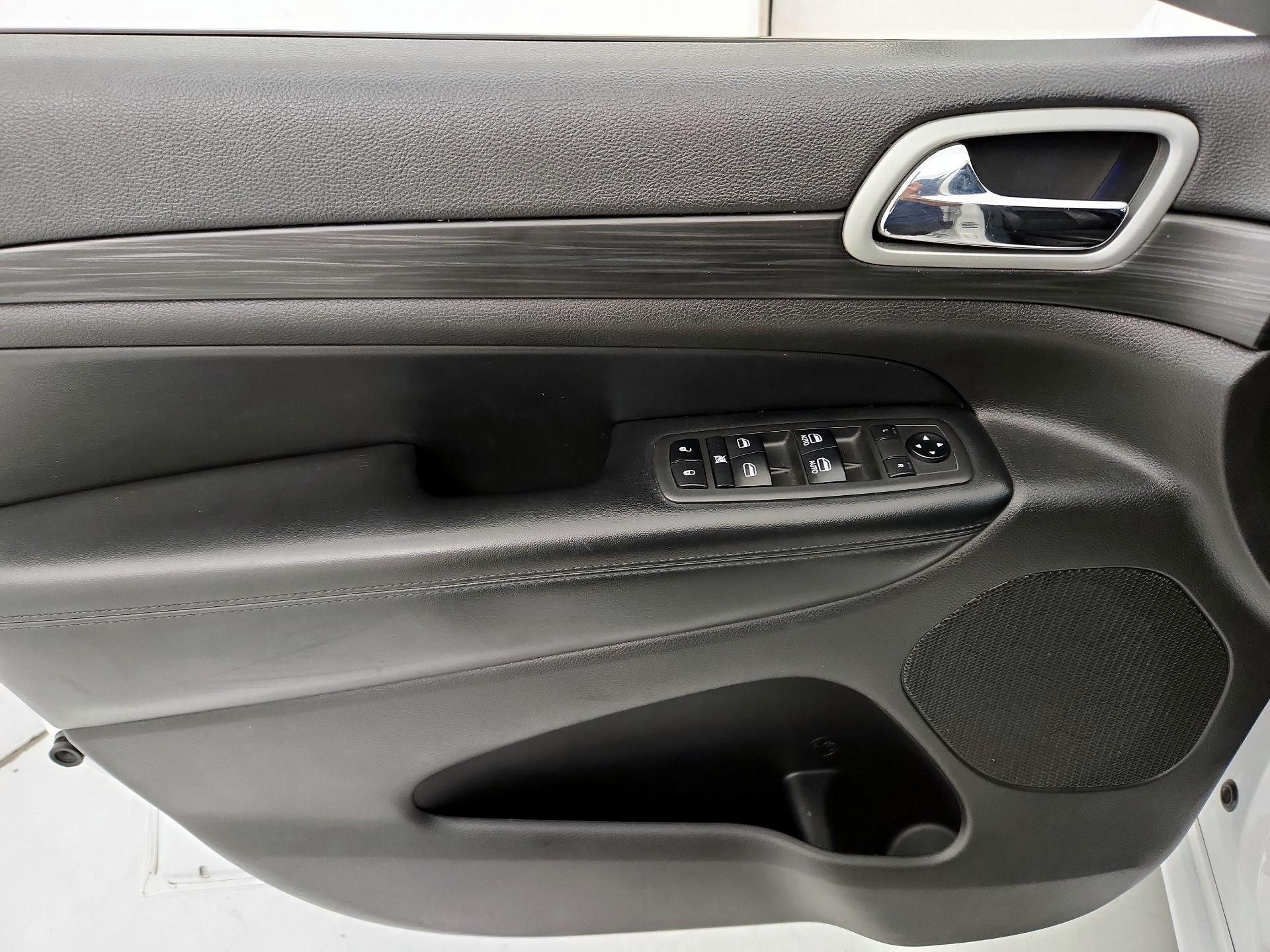 Thumbnail: 2021 Jeep Grand Cherokee - 12