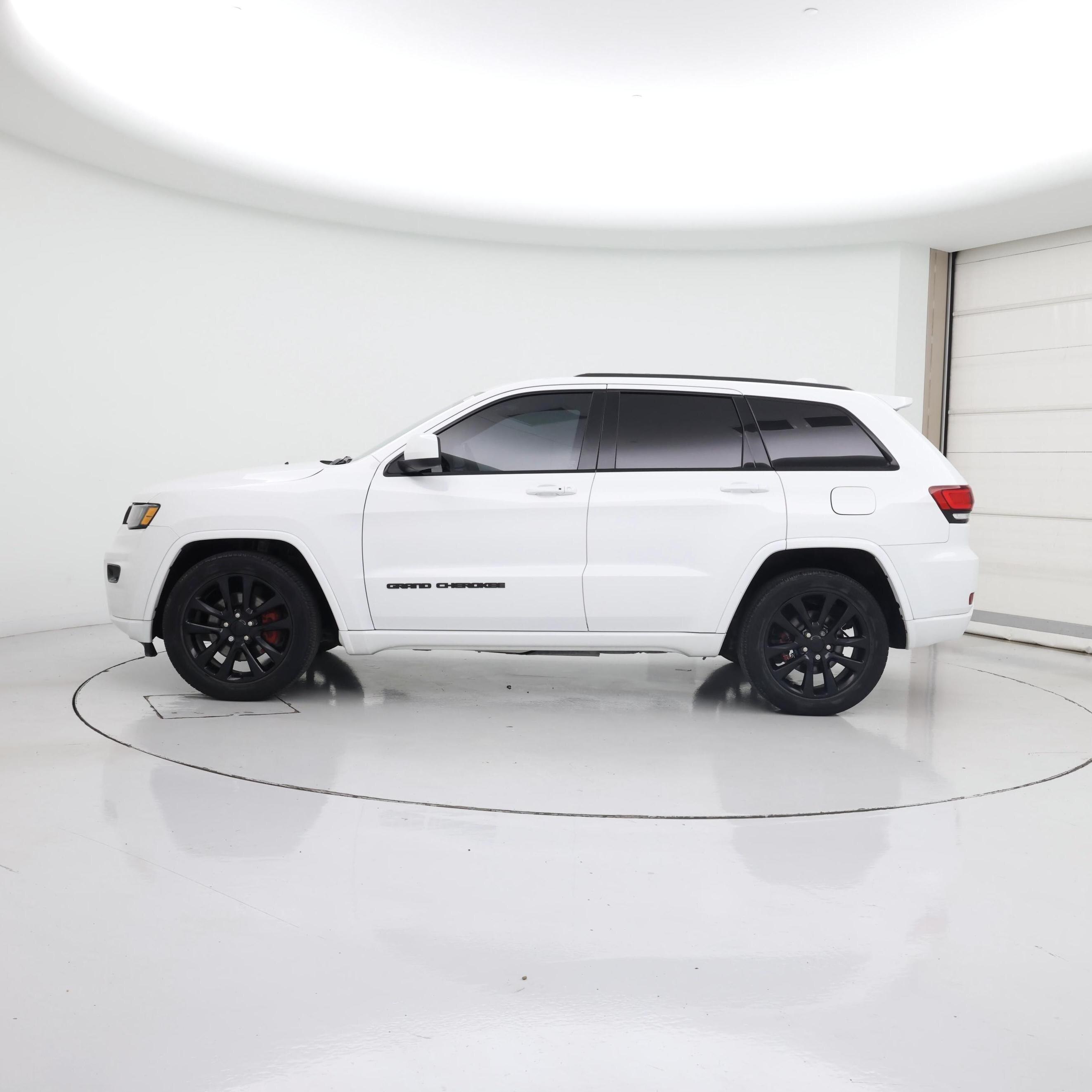 Thumbnail: 2021 Jeep Grand Cherokee - 3