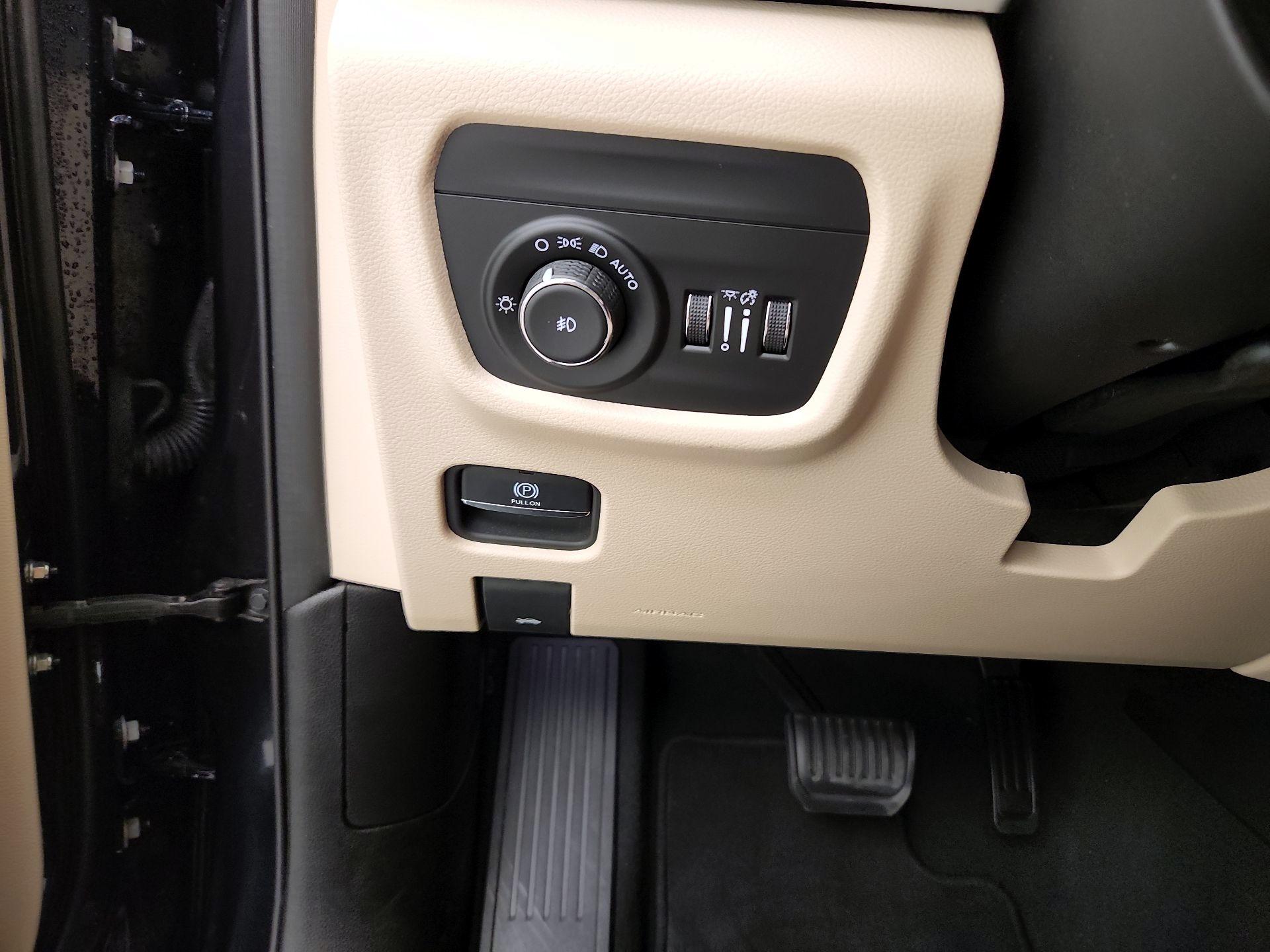 Thumbnail: 2023 Jeep Grand Cherokee - 13