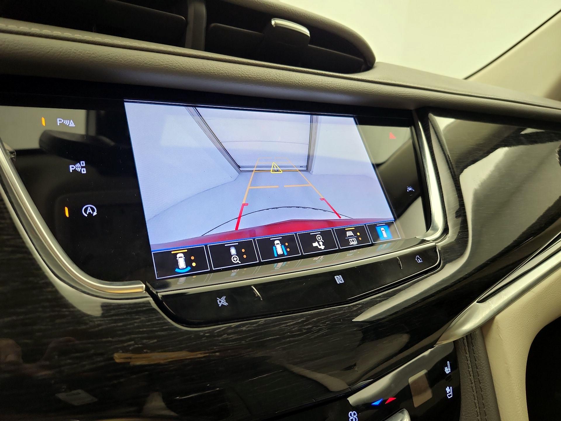 Thumbnail: 2021 Cadillac XT6 - 14