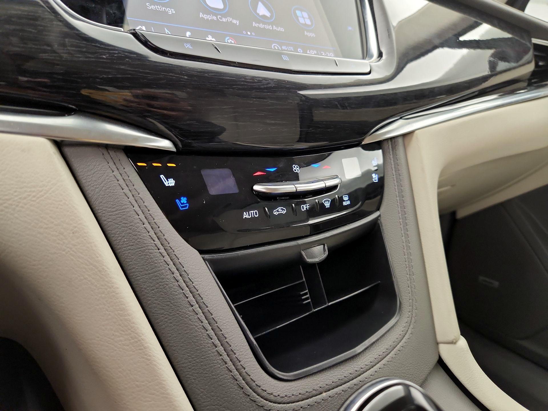 Thumbnail: 2021 Cadillac XT6 - 16