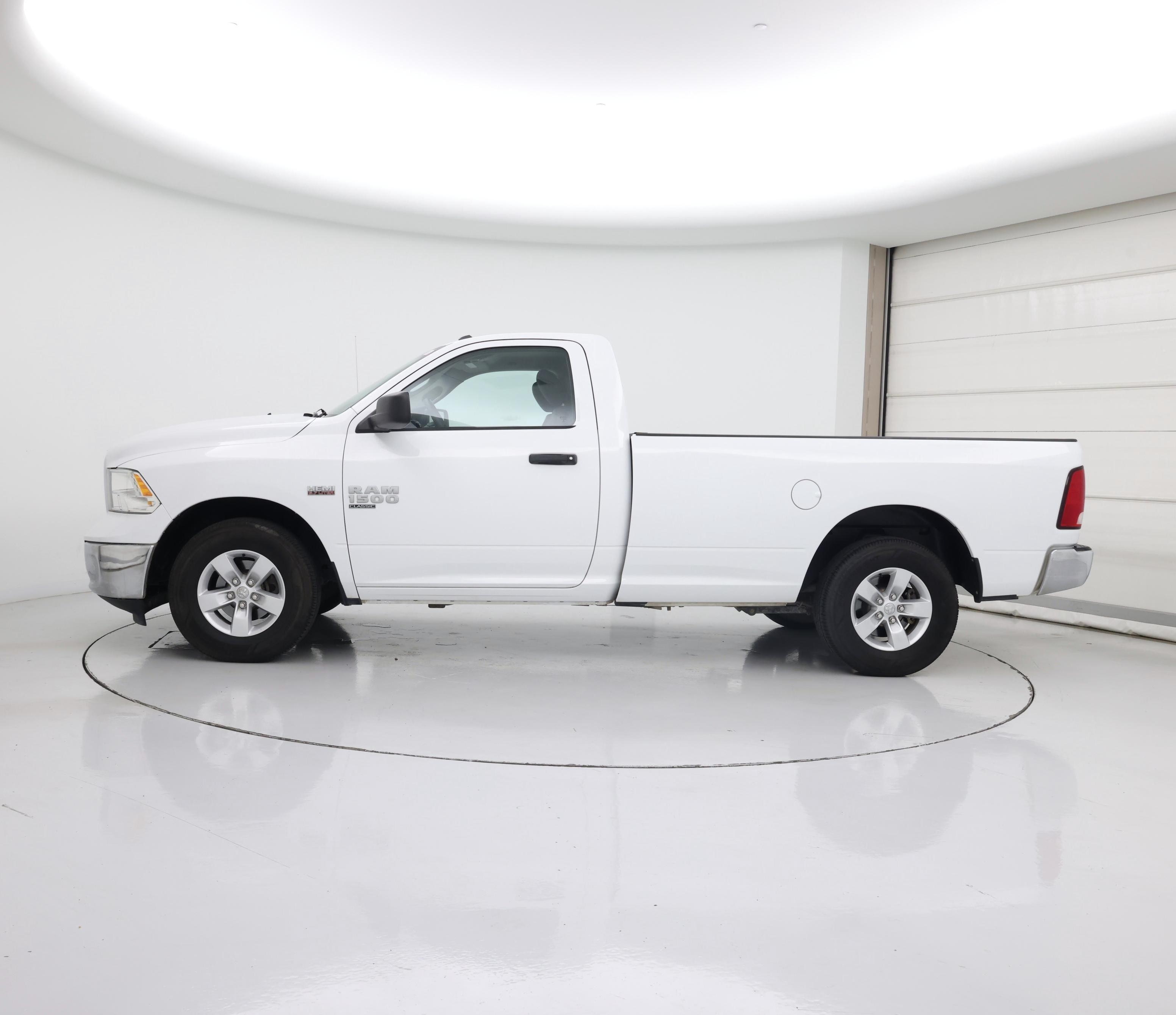 Thumbnail: 2021 RAM 1500 Classic - 3