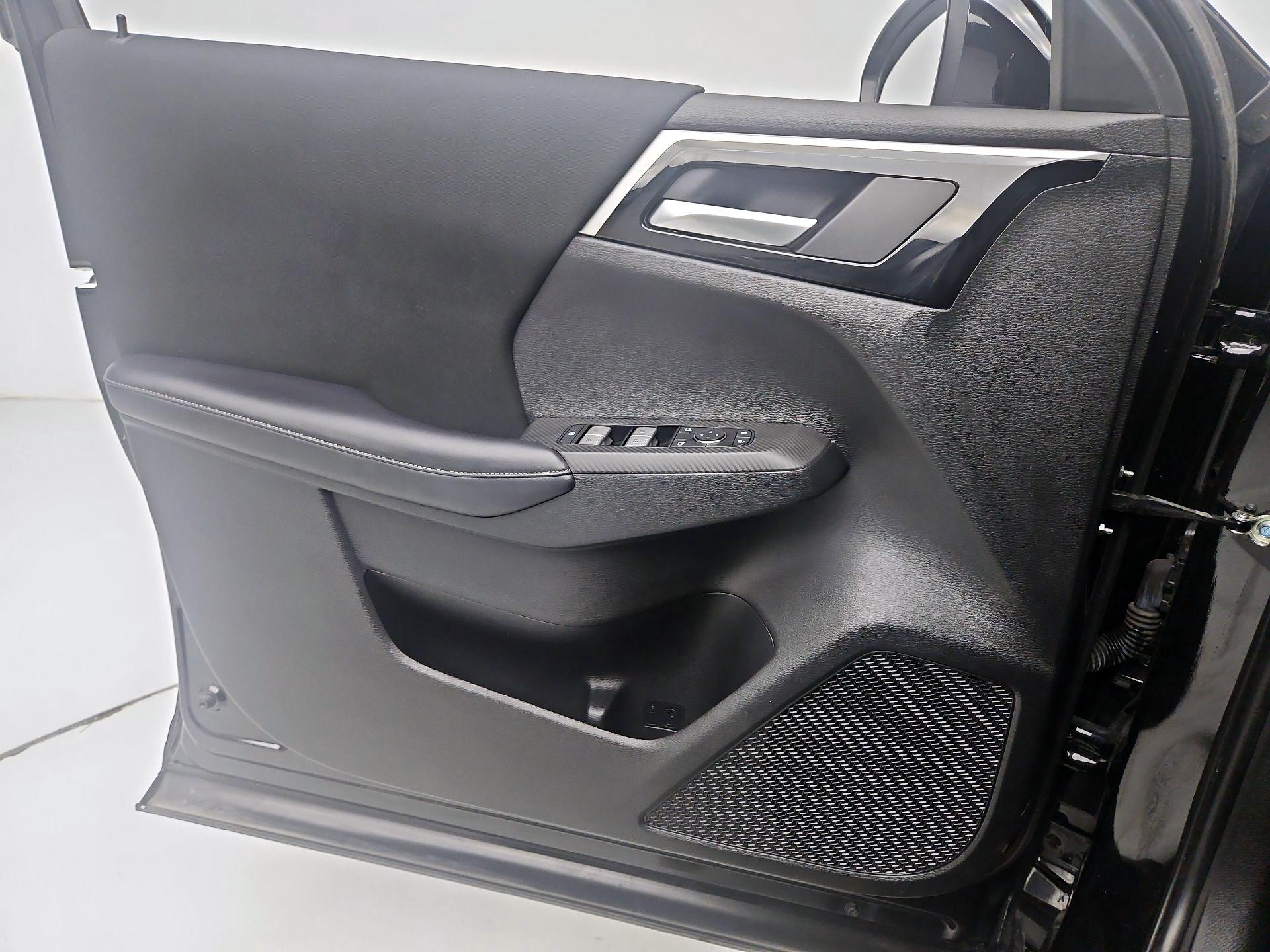 Thumbnail: 2023 Mitsubishi Outlander - 12