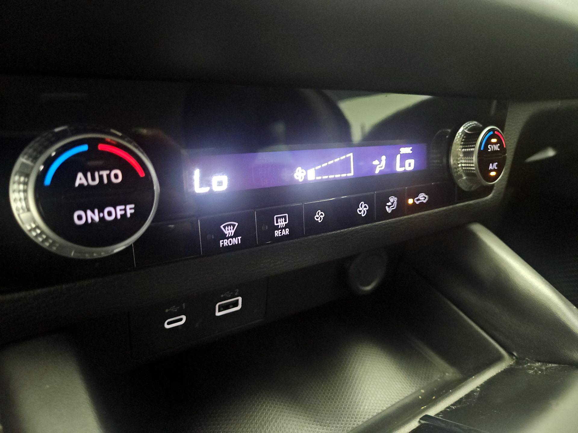 Thumbnail: 2023 Mitsubishi Outlander - 16