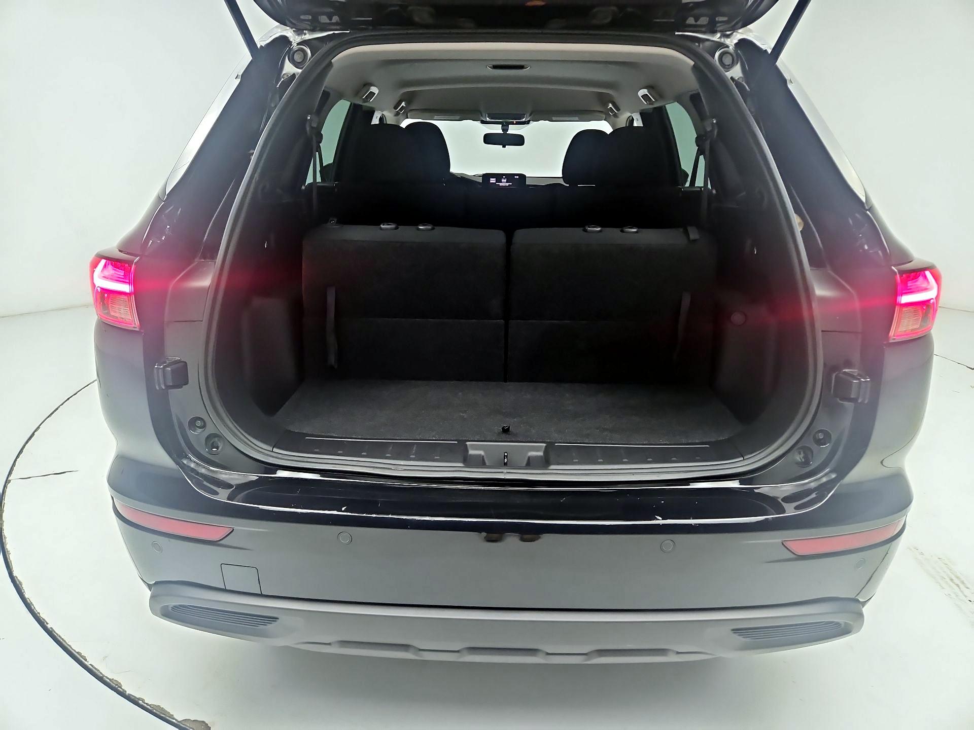 Thumbnail: 2023 Mitsubishi Outlander - 20