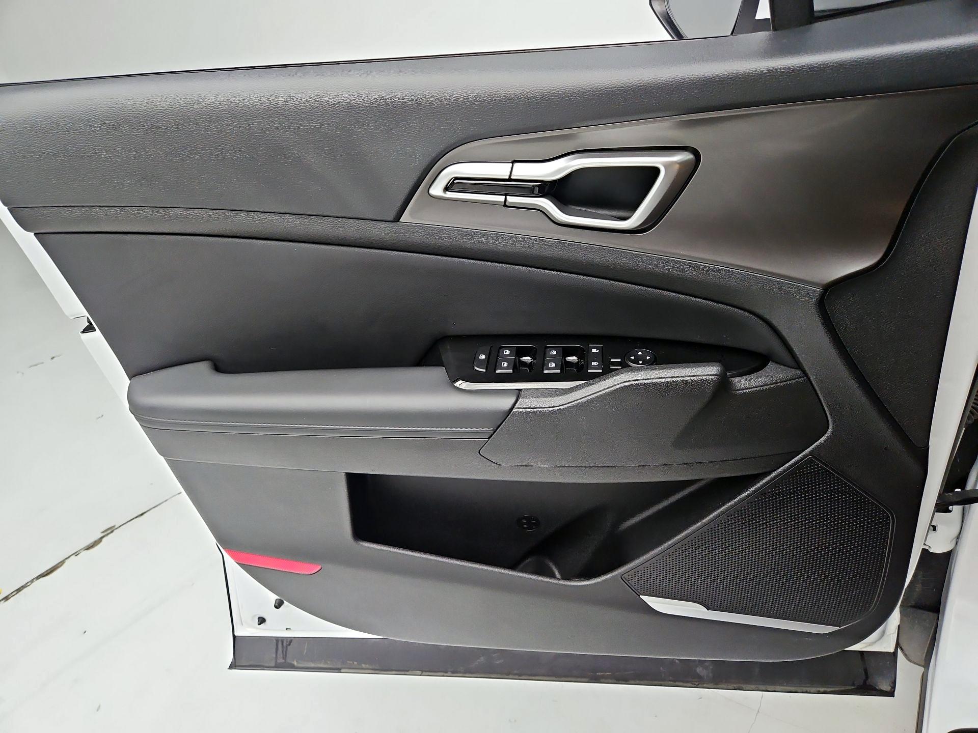 Thumbnail: 2023 Kia Sportage - 12