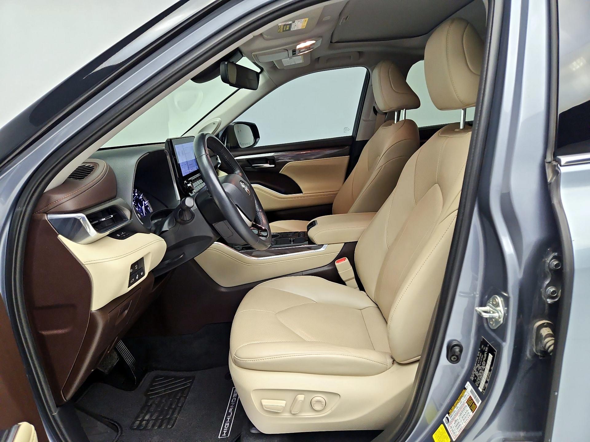 Thumbnail: 2022 Toyota Highlander - 11
