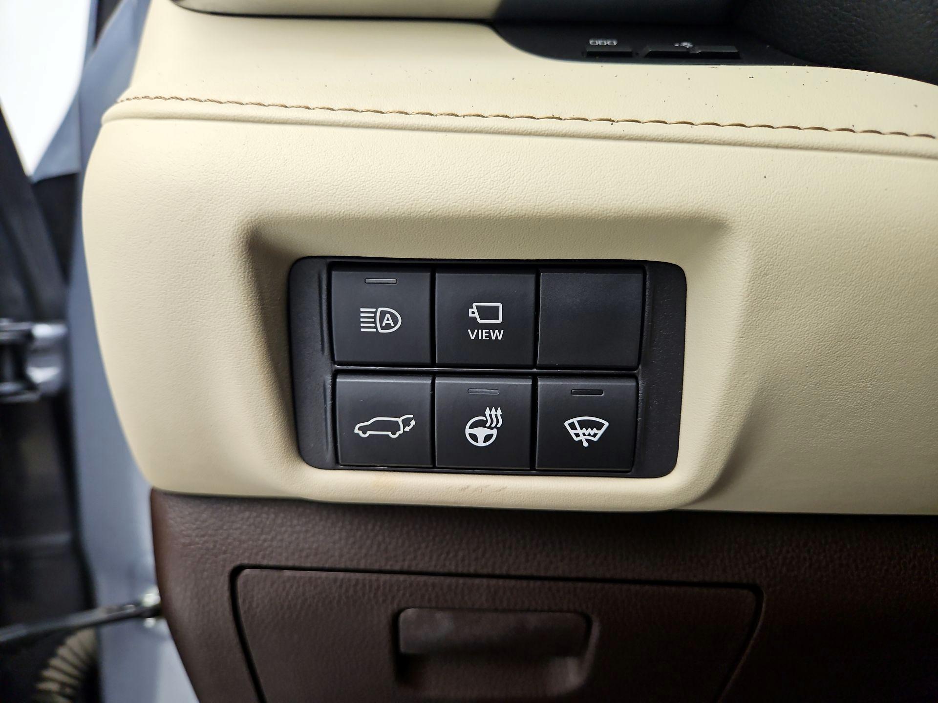 Thumbnail: 2022 Toyota Highlander - 13