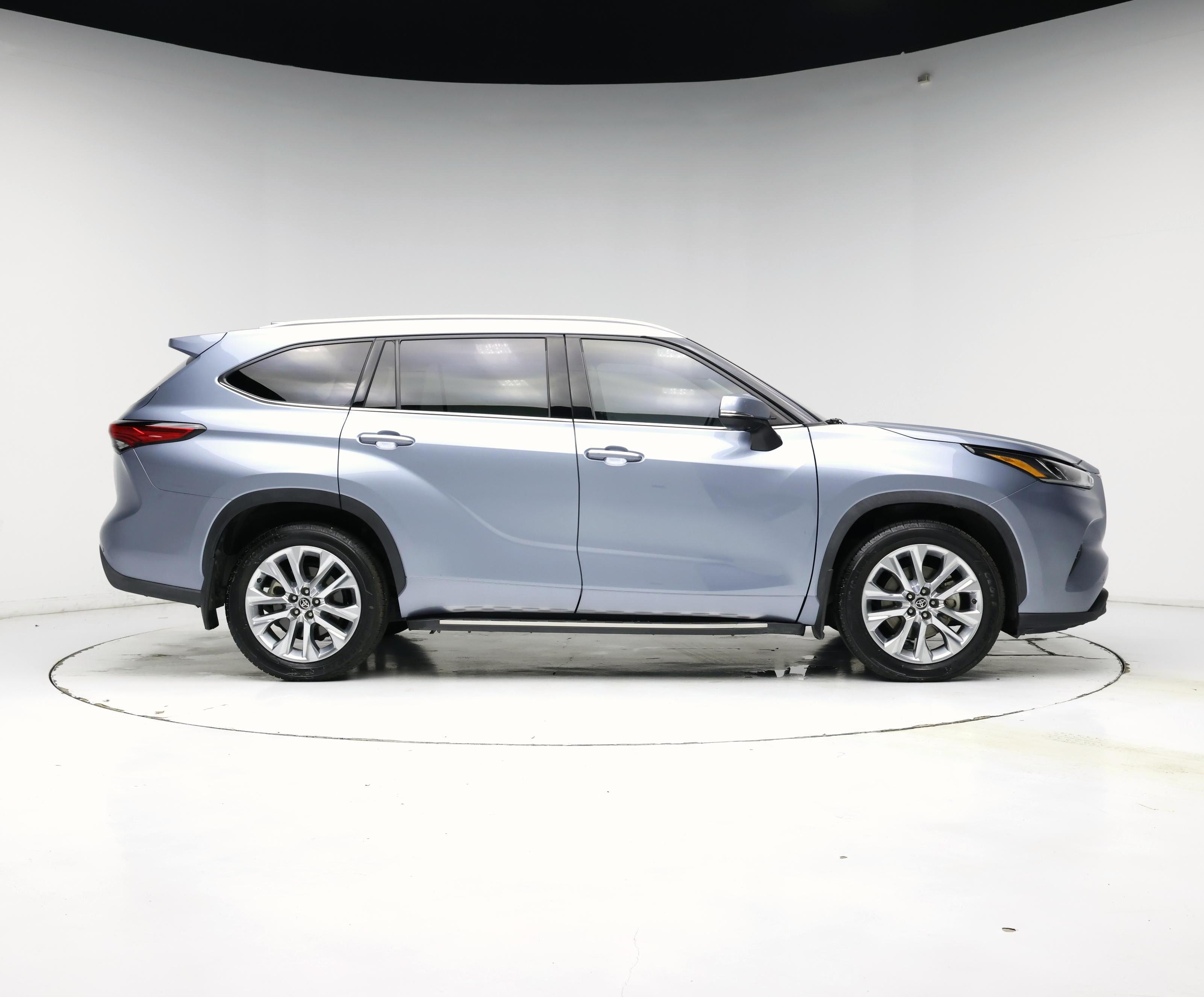 Thumbnail: 2022 Toyota Highlander - 7