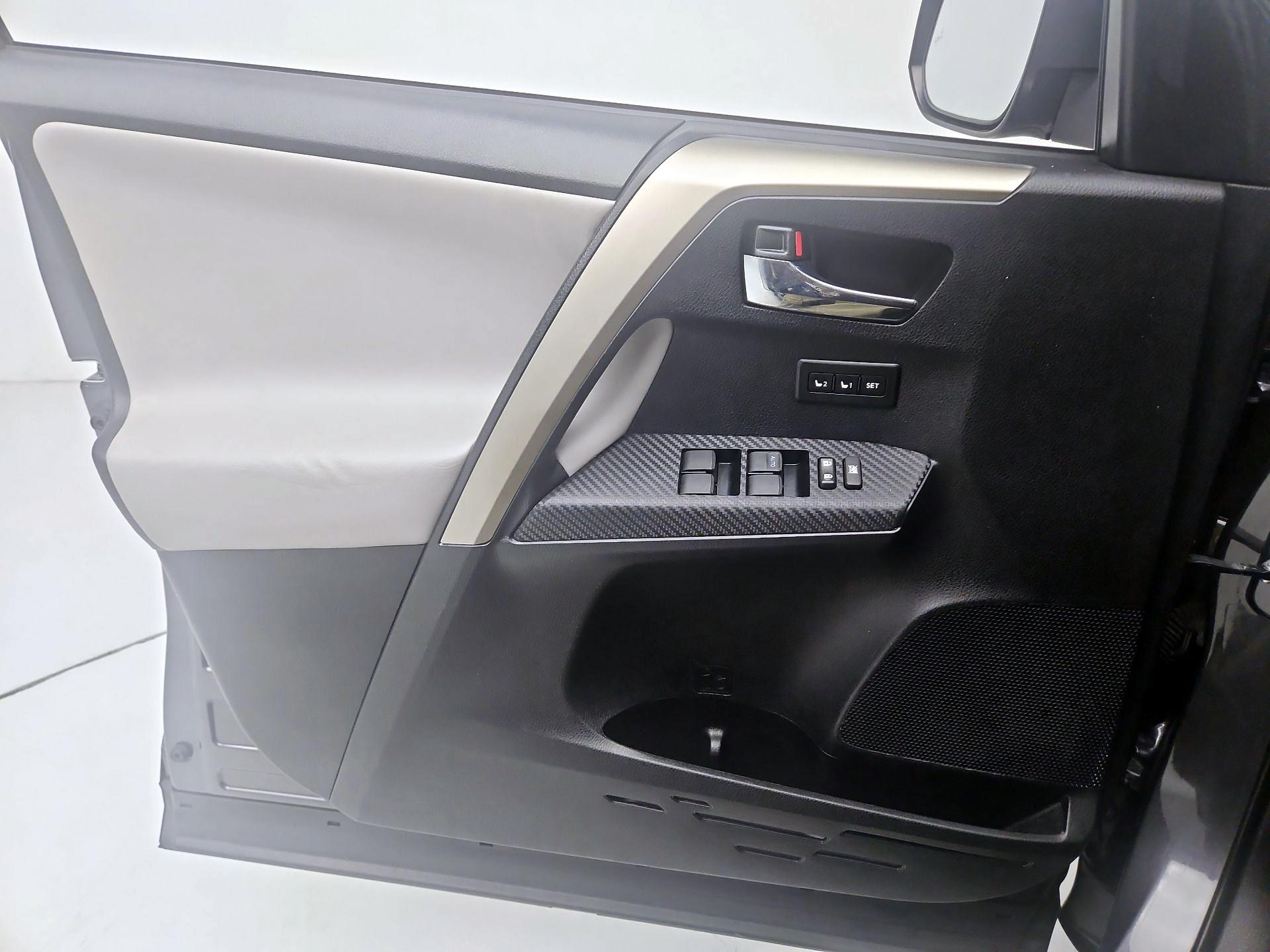Thumbnail: 2015 Toyota RAV4 - 12