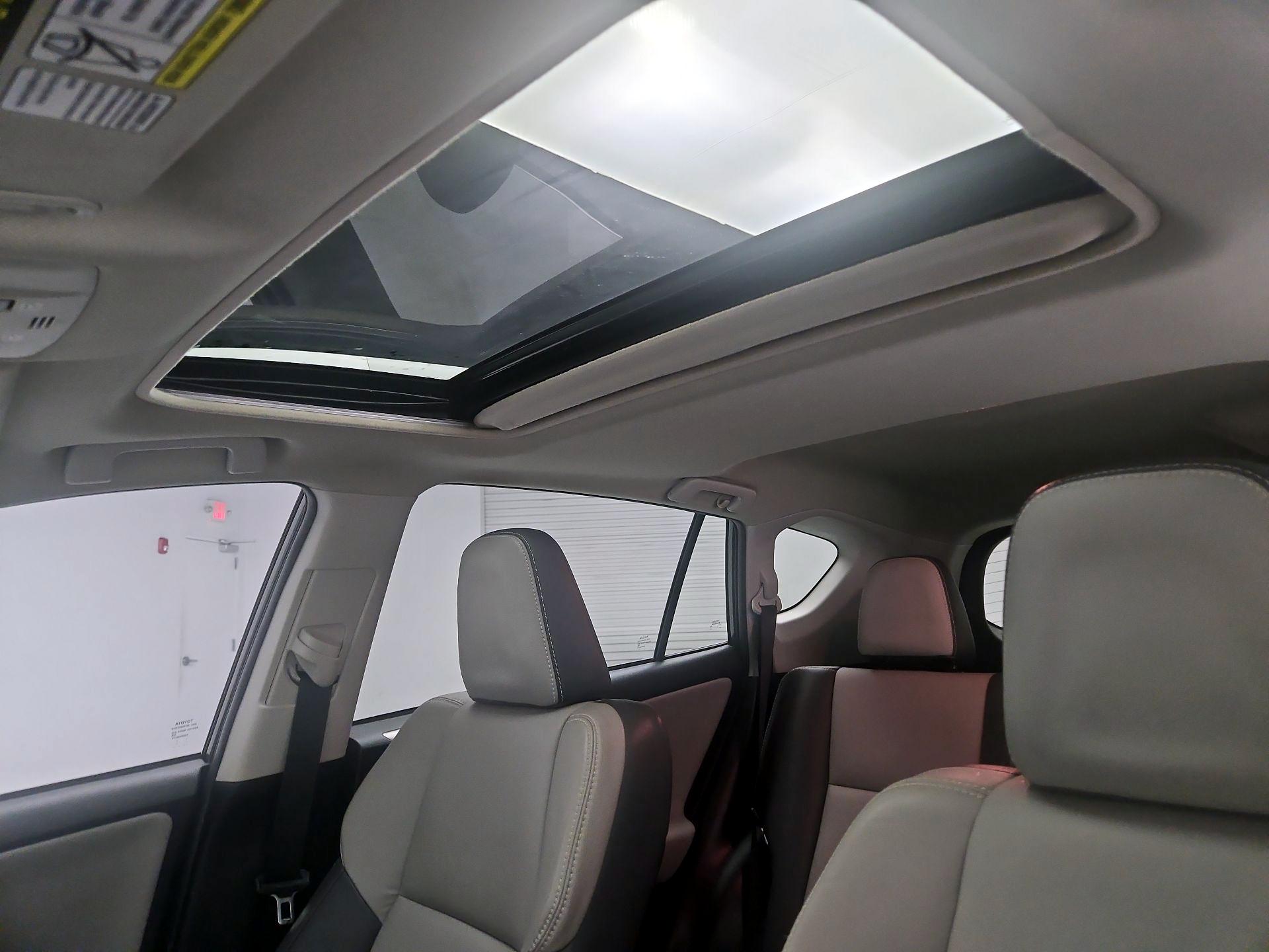 Thumbnail: 2015 Toyota RAV4 - 19