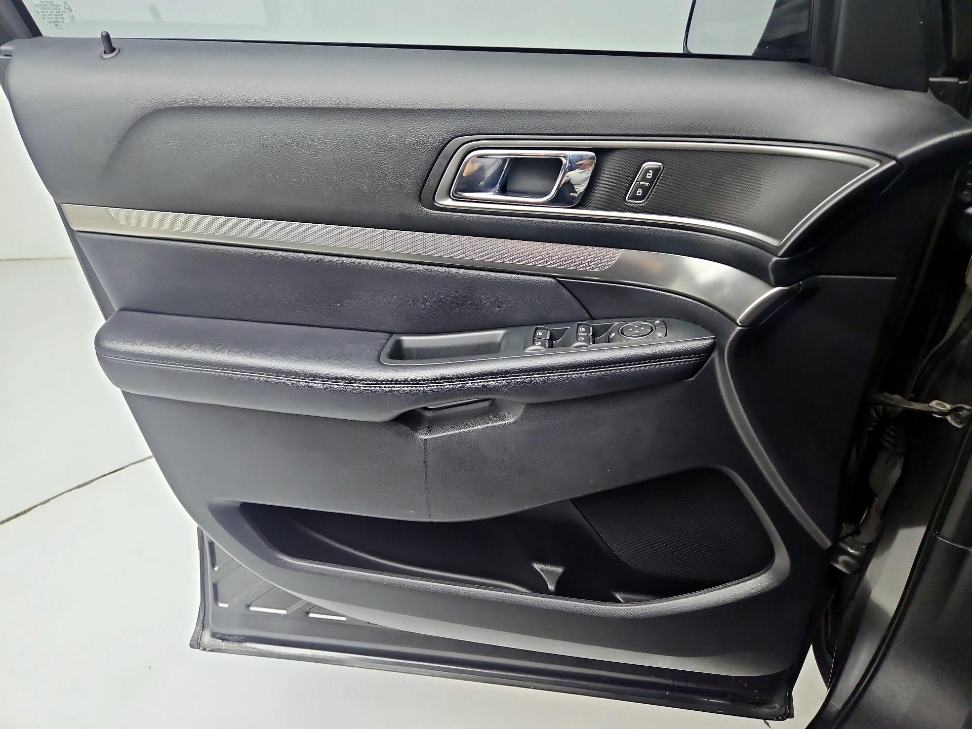 Thumbnail: 2018 Ford Explorer - 12
