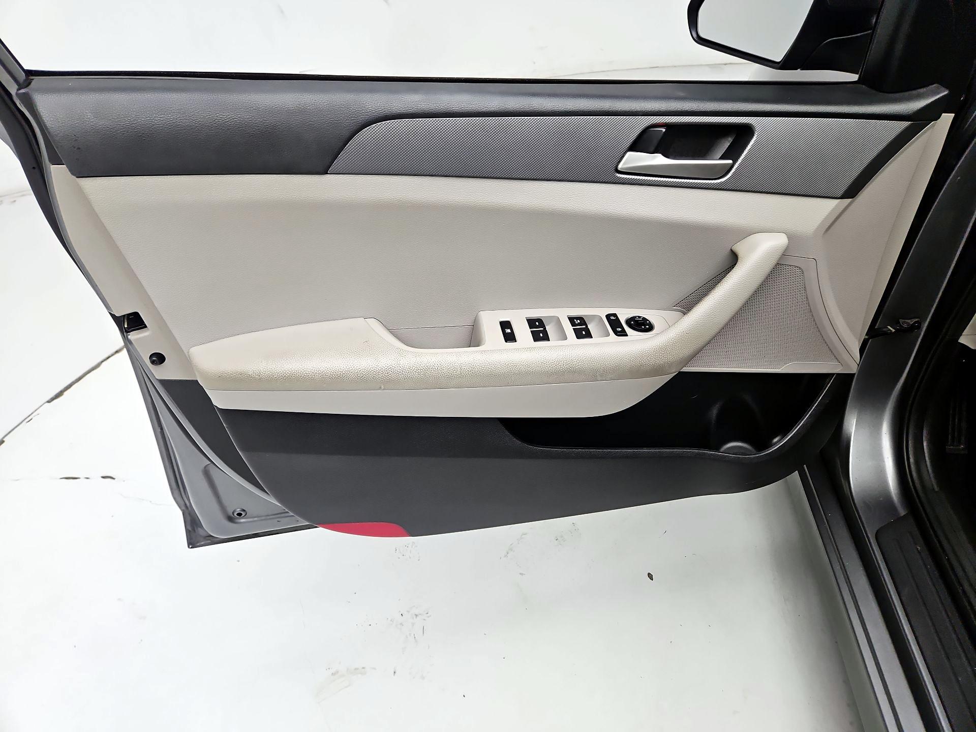 Thumbnail: 2019 Hyundai Sonata - 12