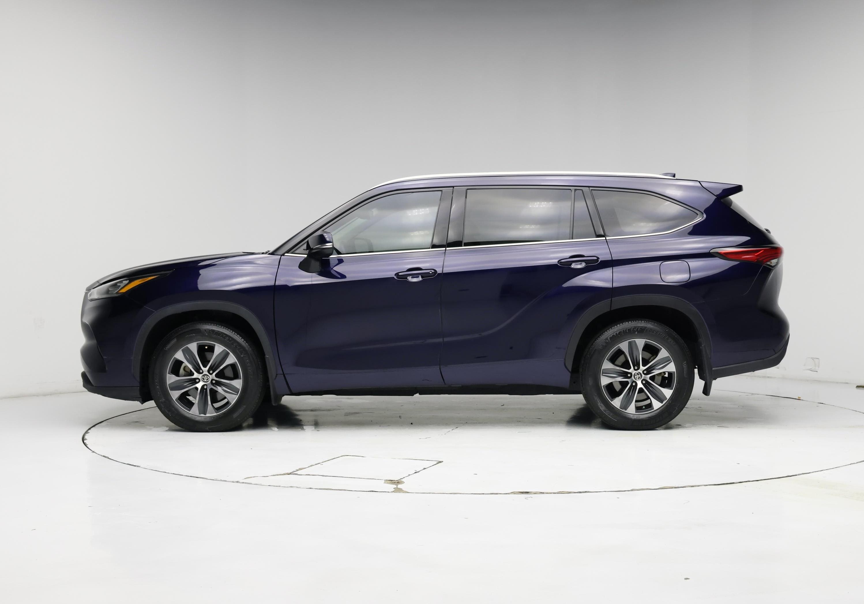 Thumbnail: 2020 Toyota Highlander - 3