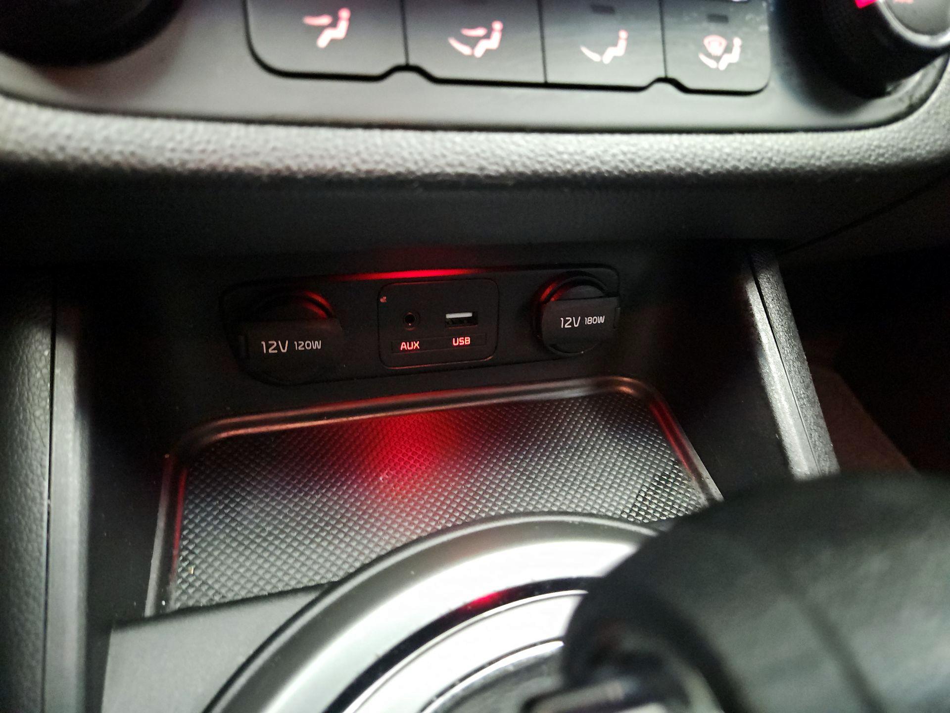 Thumbnail: 2016 Kia Sportage - 18