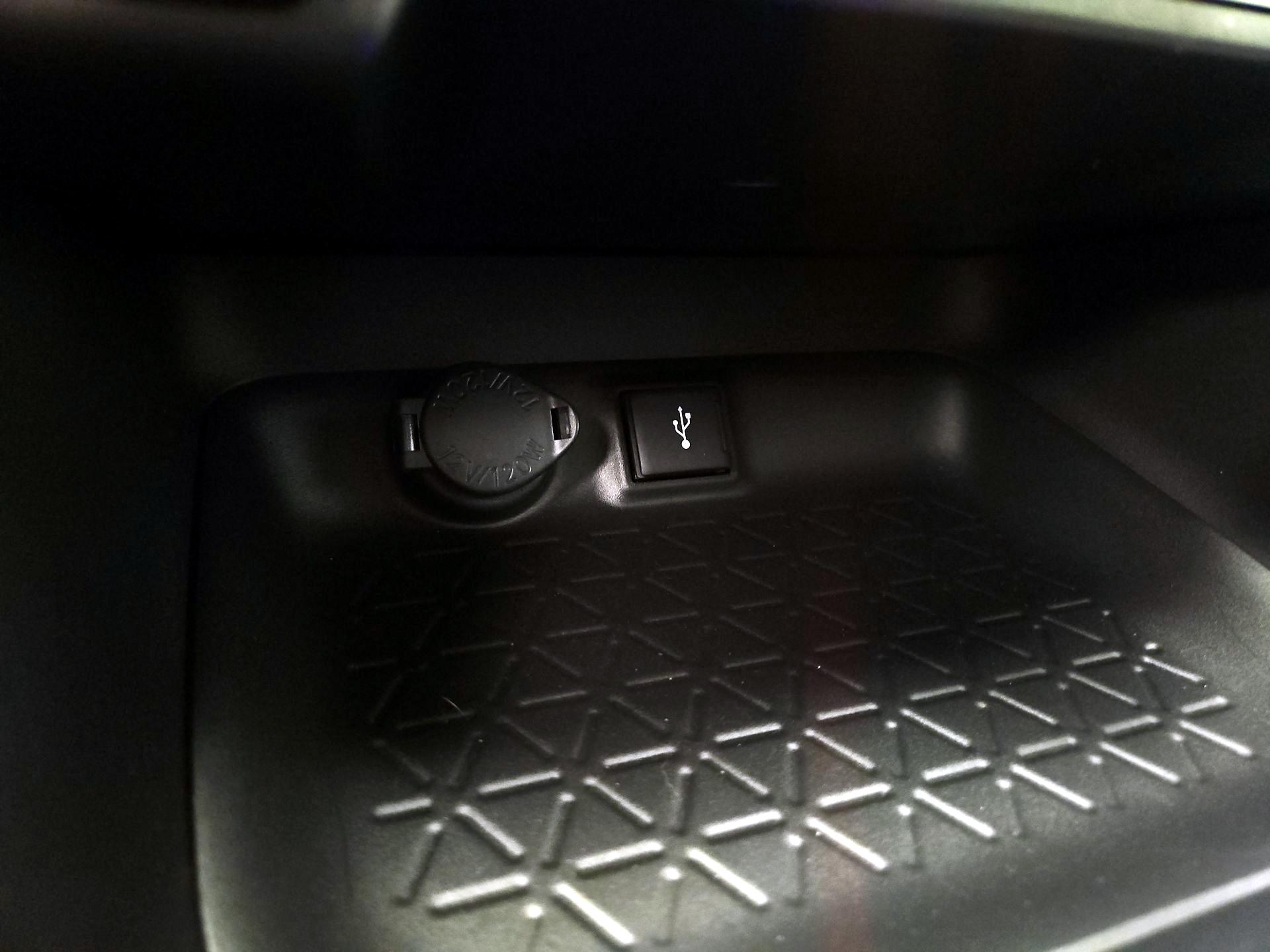 Thumbnail: 2021 Toyota RAV4 - 18
