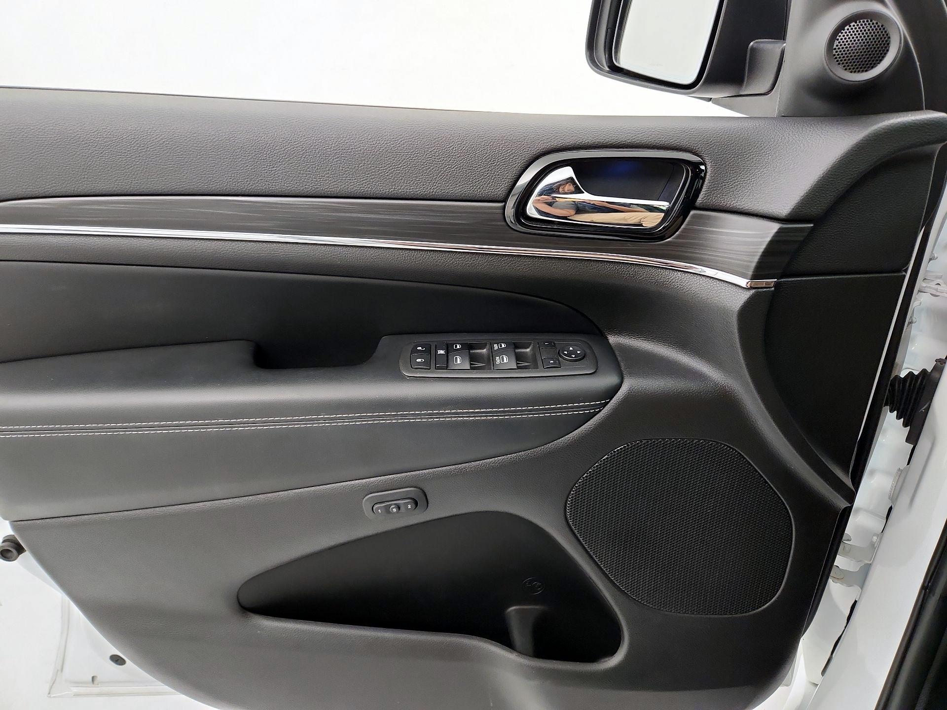 Thumbnail: 2021 Jeep Grand Cherokee - 12