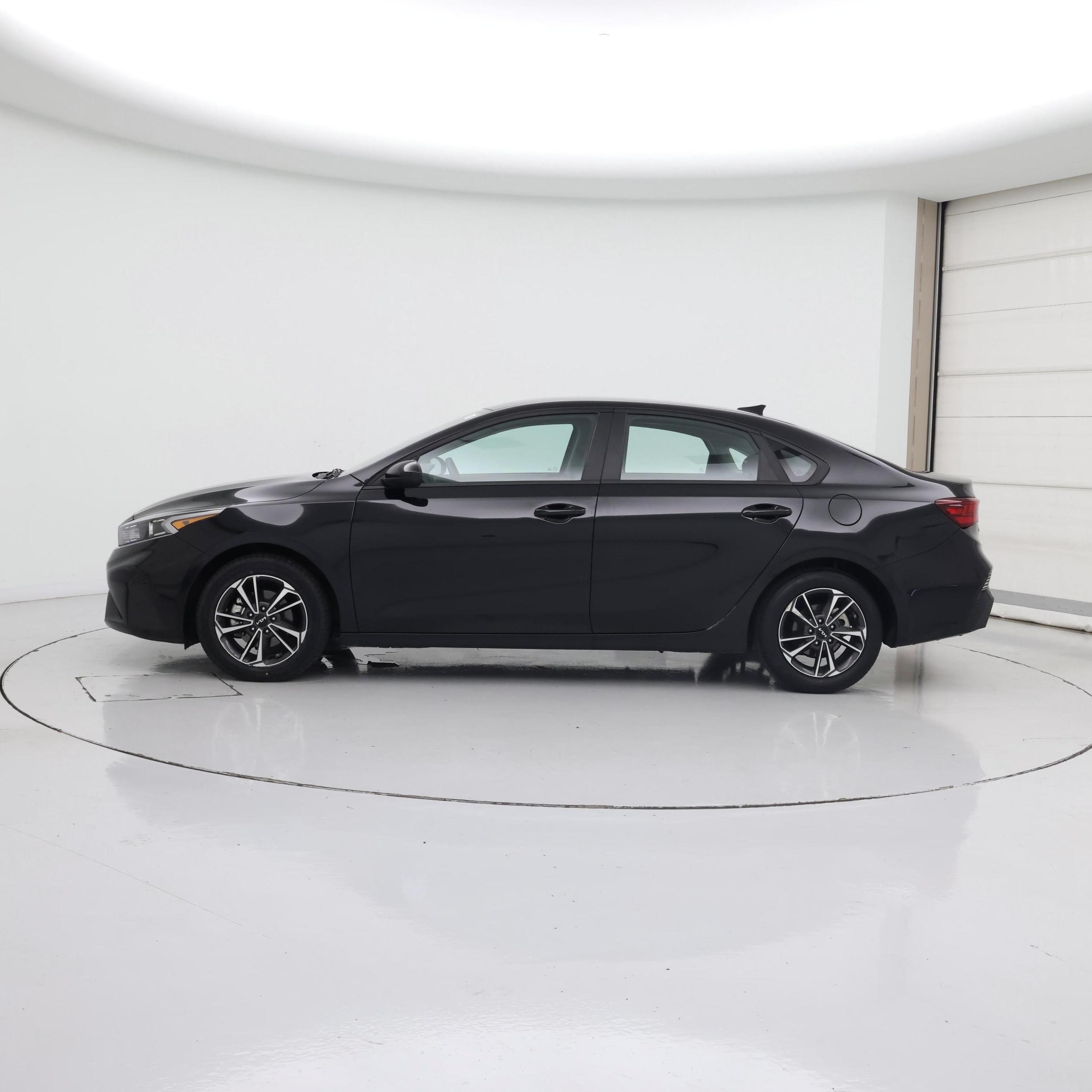 Thumbnail: 2024 Kia Forte - 3