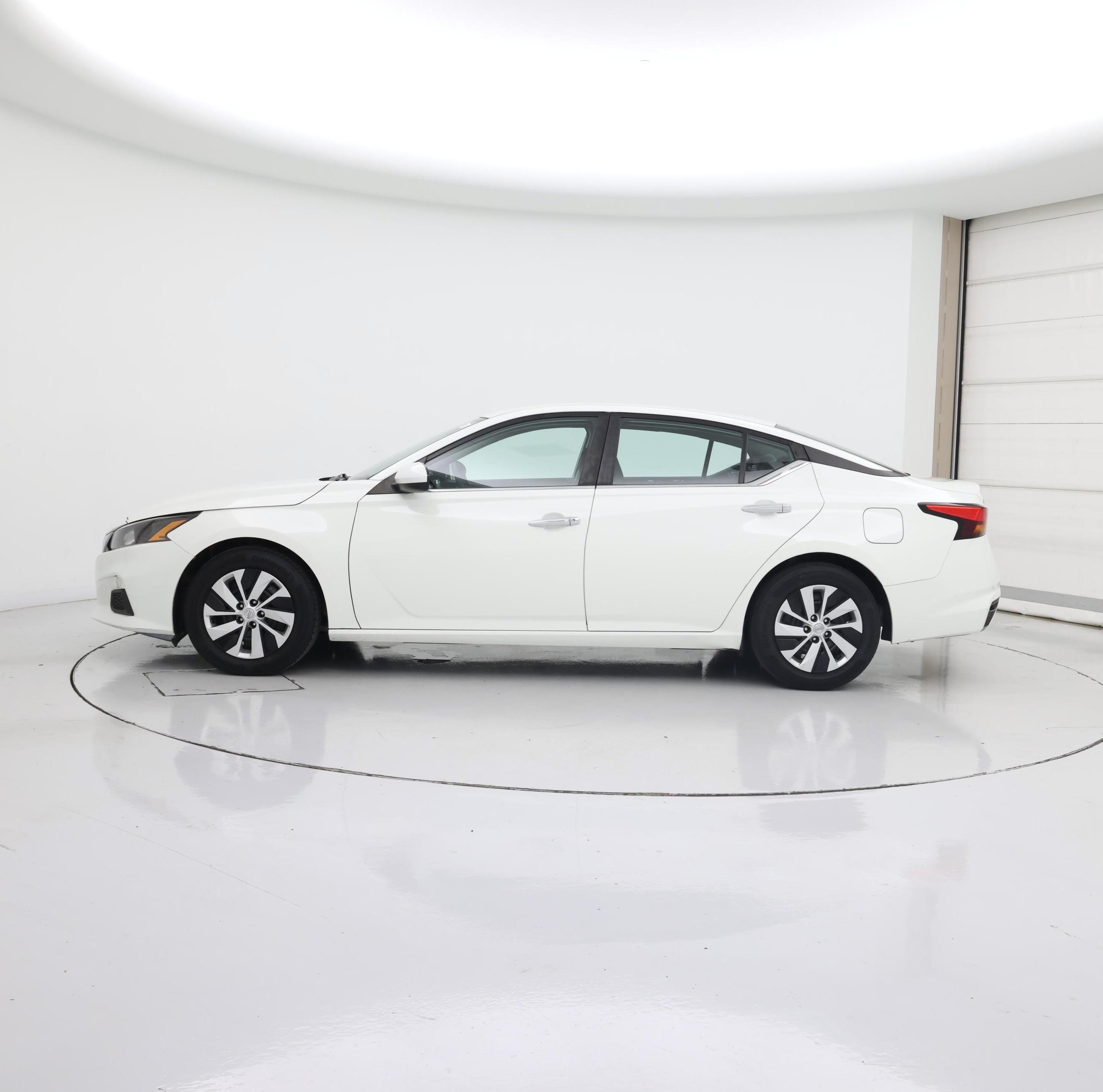 Thumbnail: 2022 Nissan Altima - 3