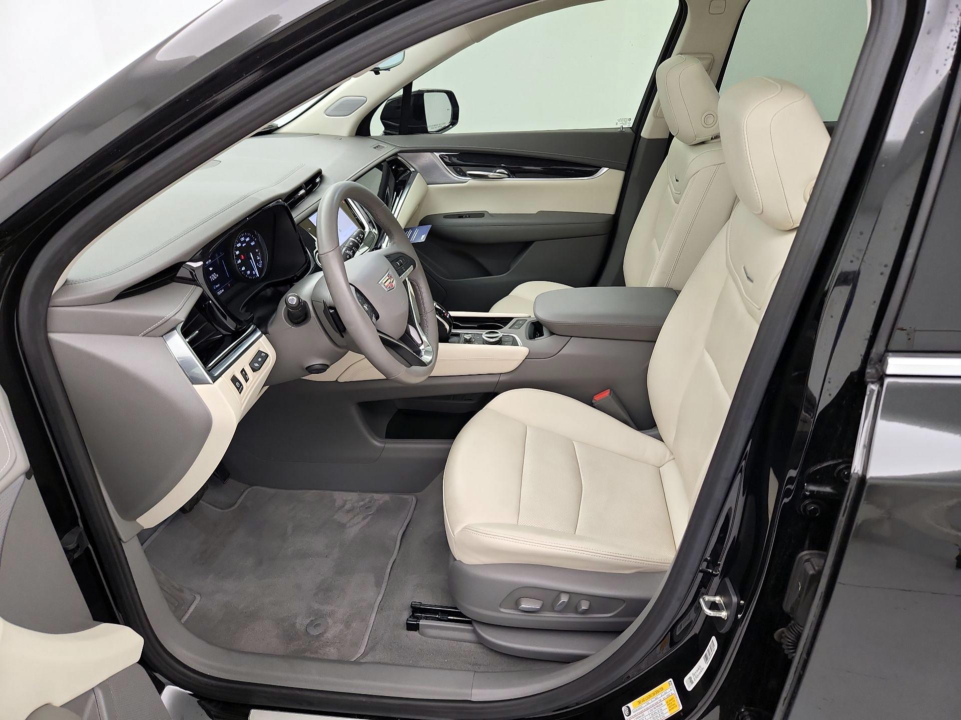 Thumbnail: 2023 Cadillac XT6 - 11