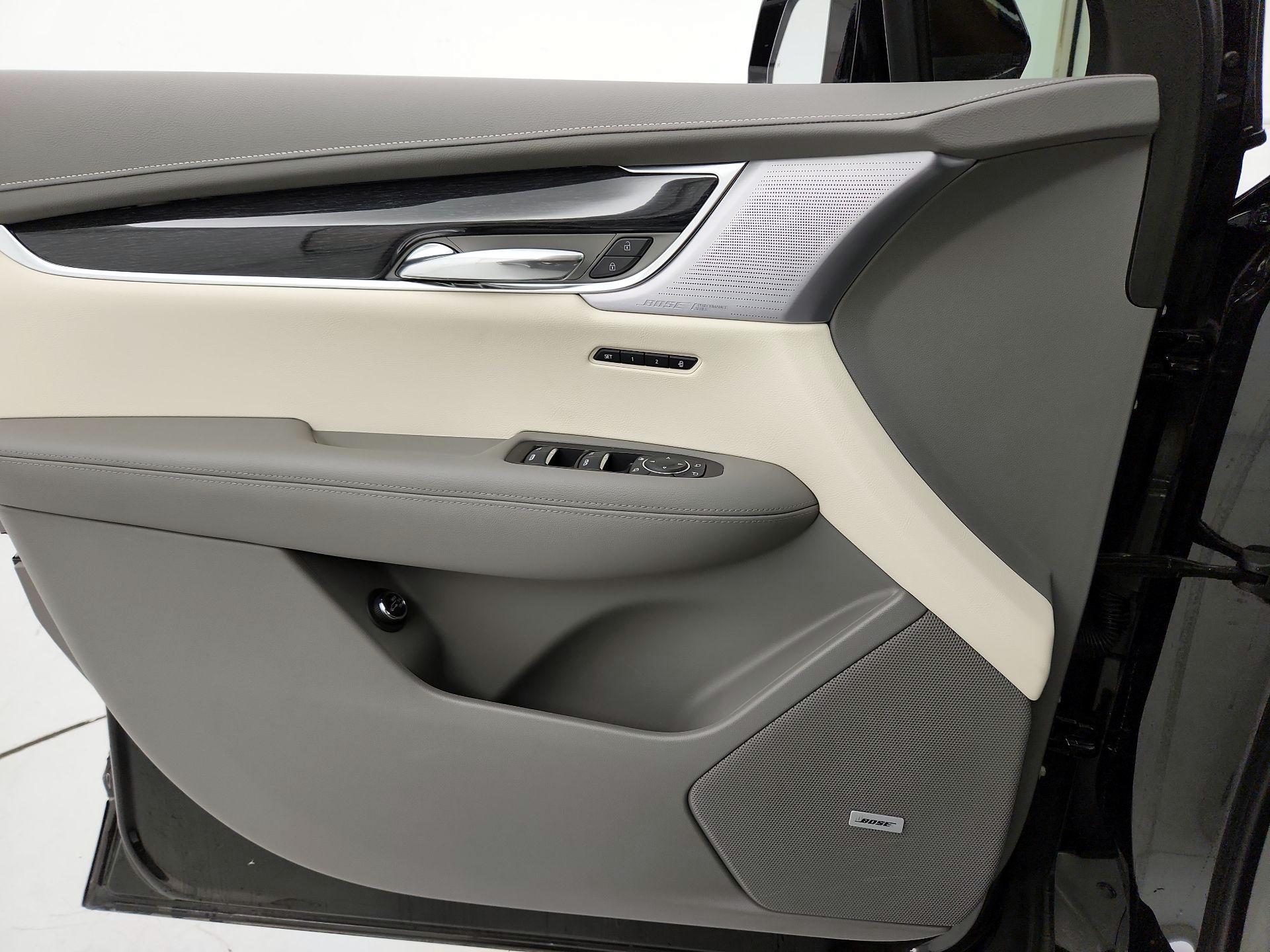Thumbnail: 2023 Cadillac XT6 - 12