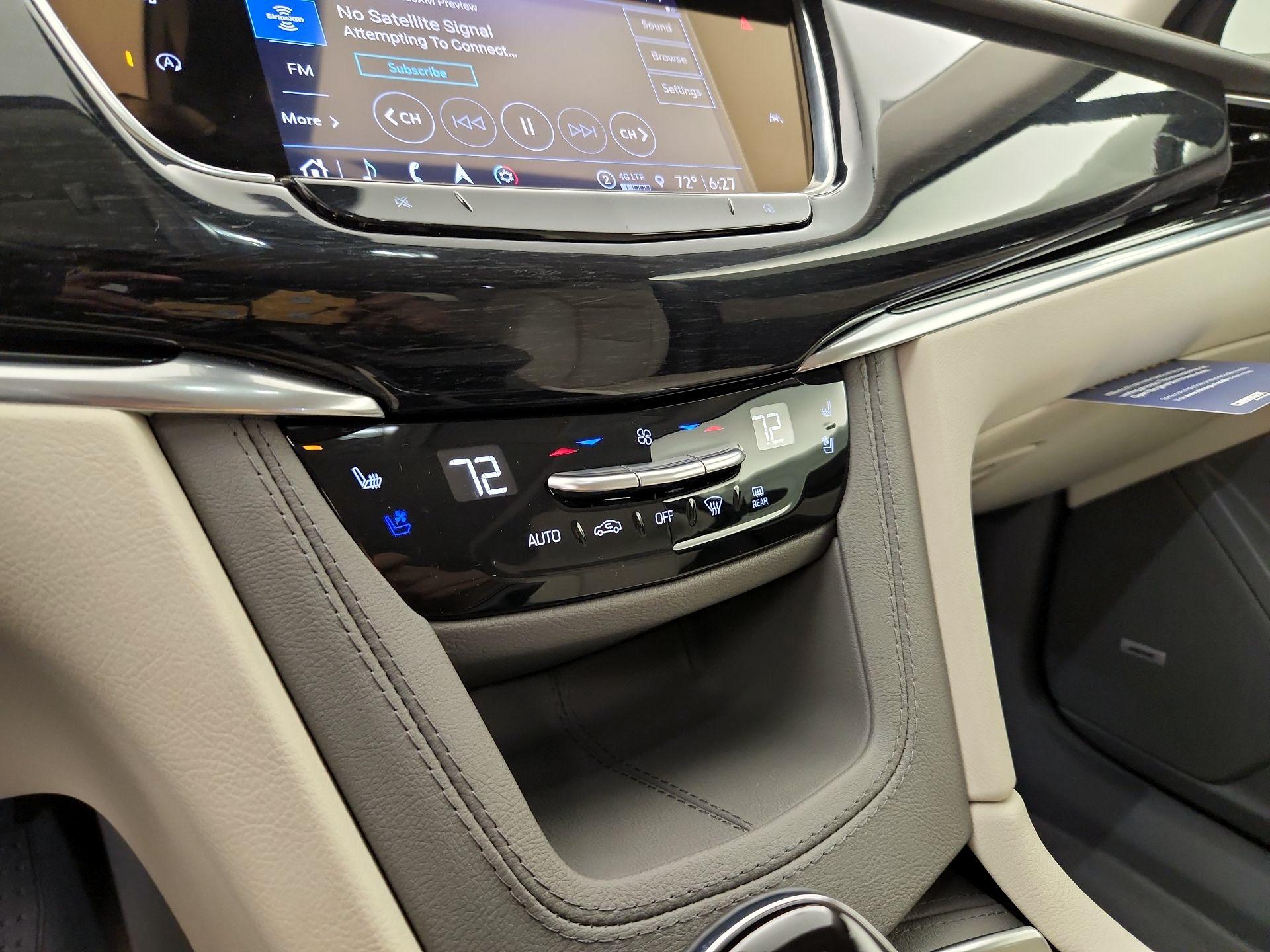 Thumbnail: 2023 Cadillac XT6 - 17