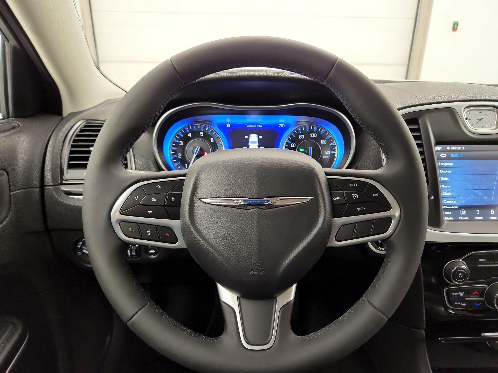 Thumbnail: 2023 Chrysler 300 - 10