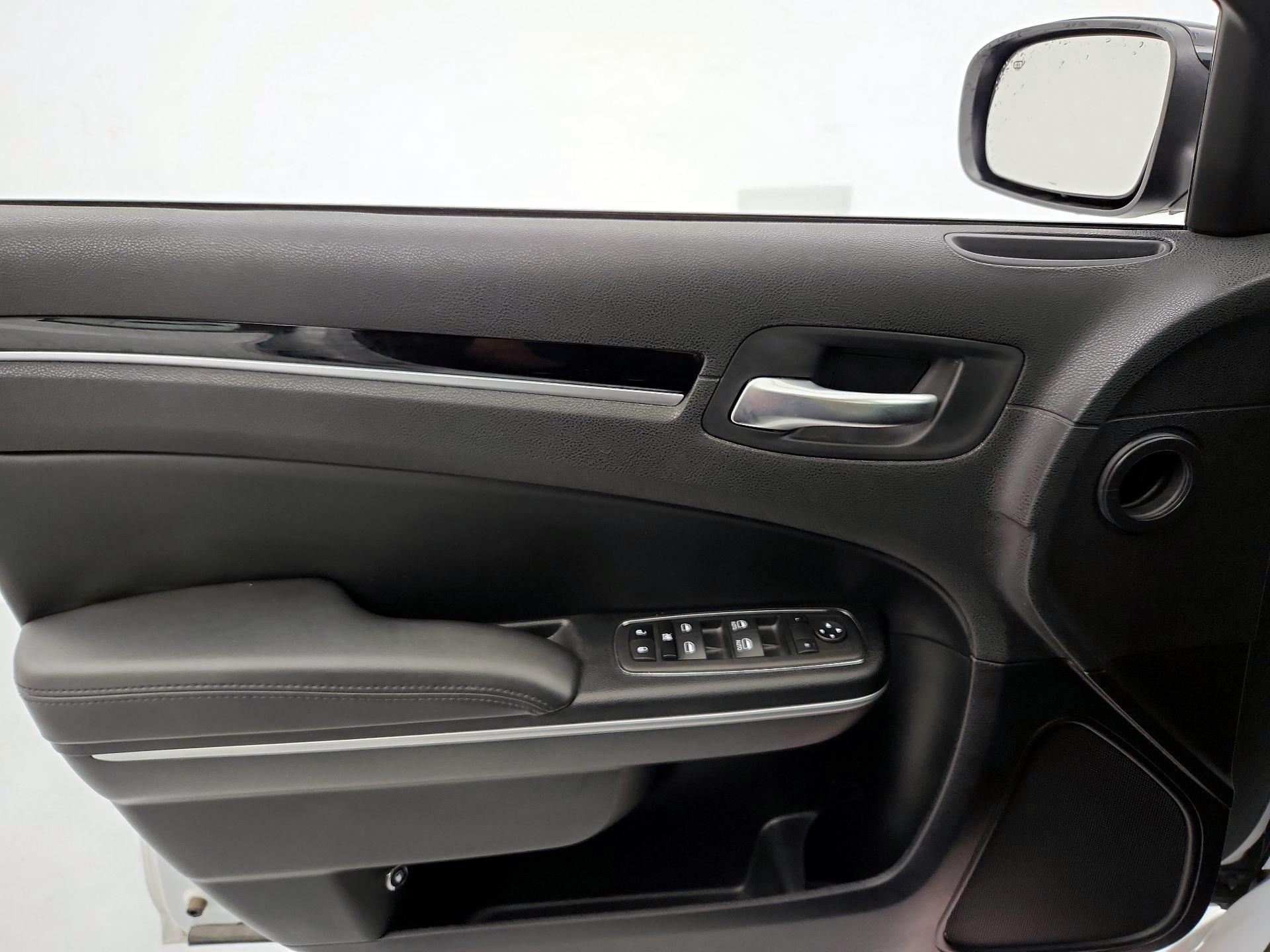 Thumbnail: 2023 Chrysler 300 - 12