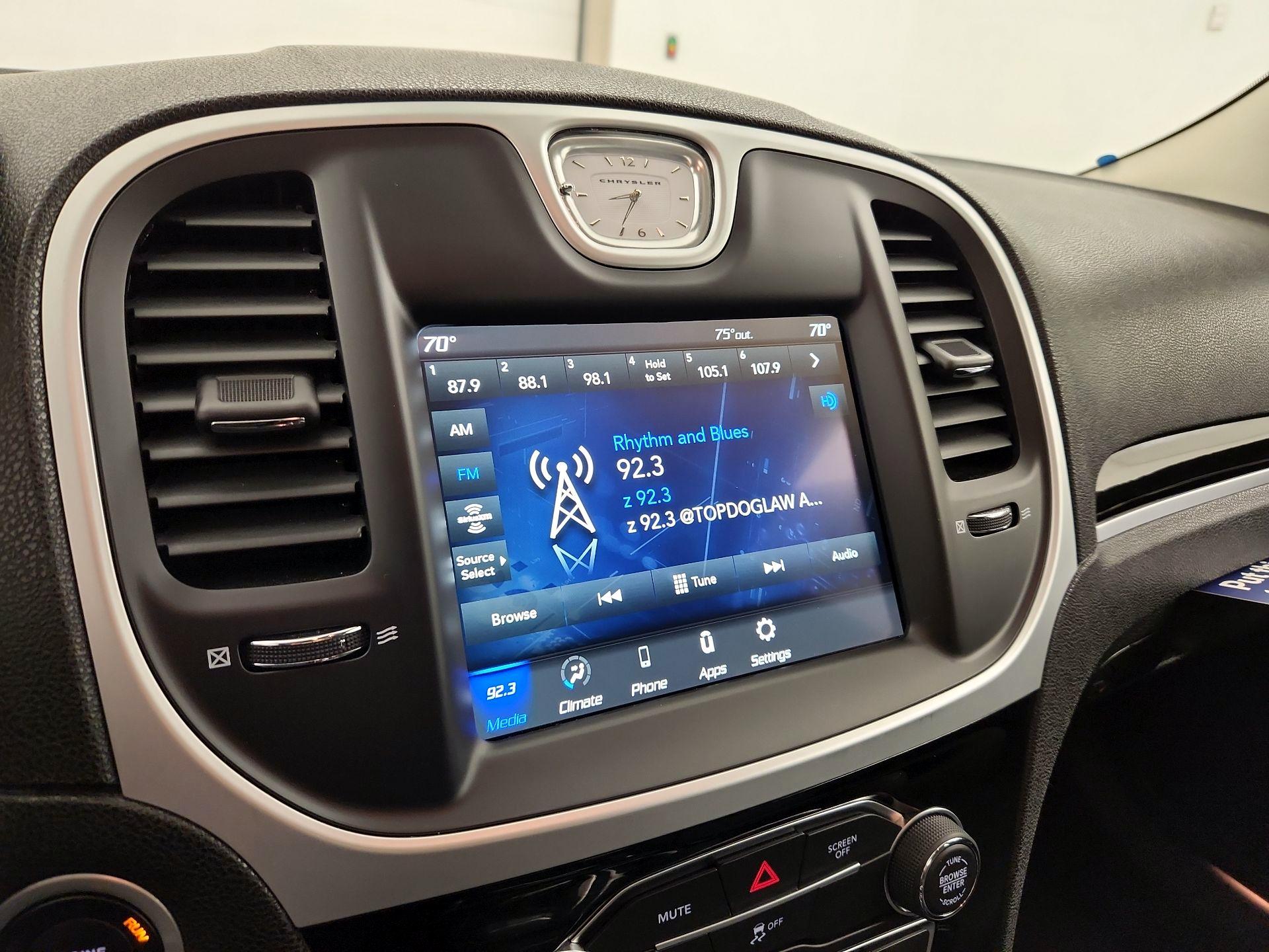 Thumbnail: 2023 Chrysler 300 - 15