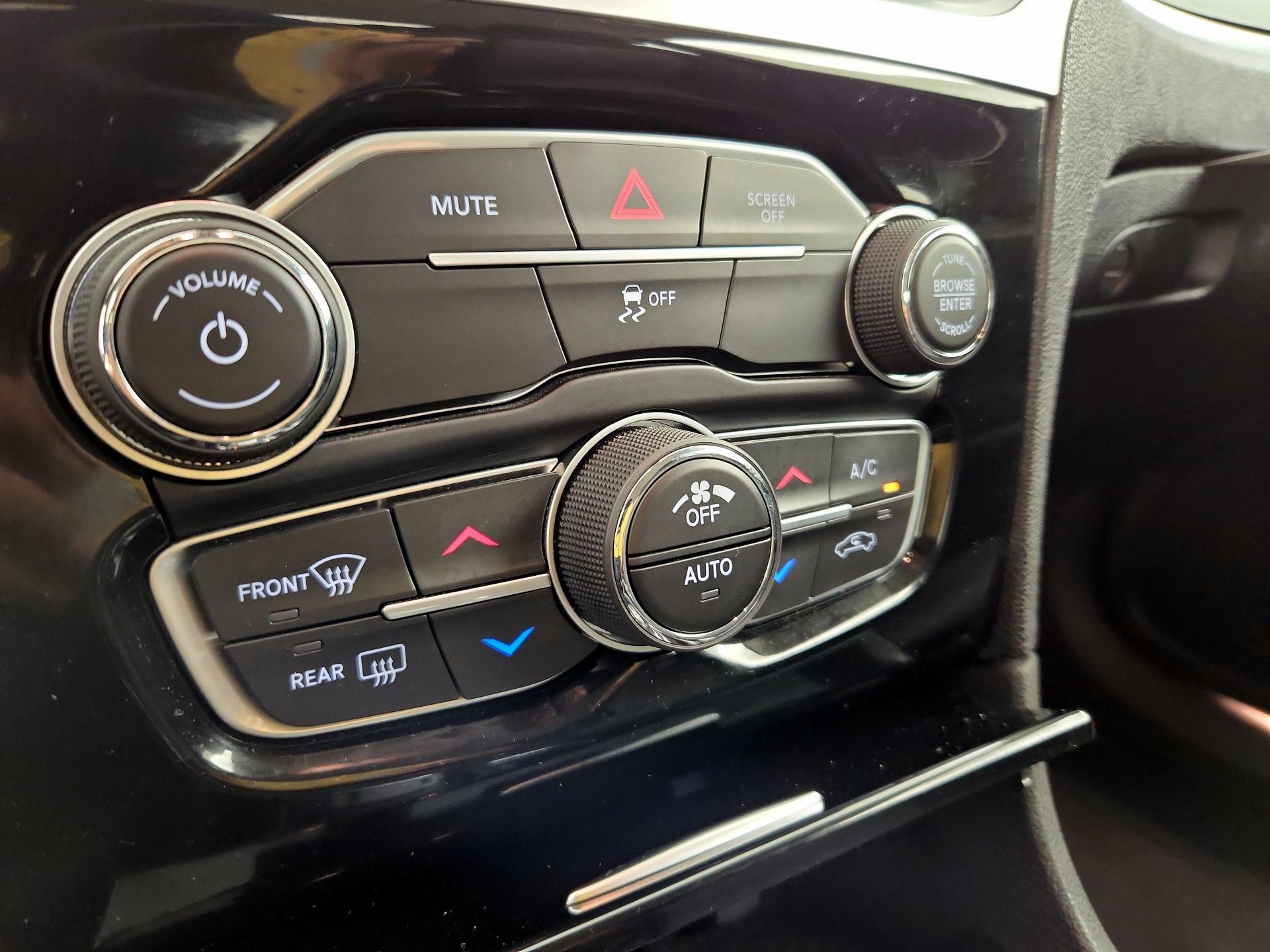 Thumbnail: 2023 Chrysler 300 - 16