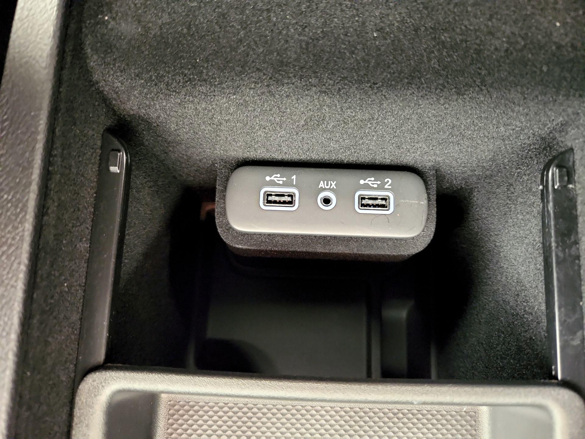 Thumbnail: 2023 Chrysler 300 - 18