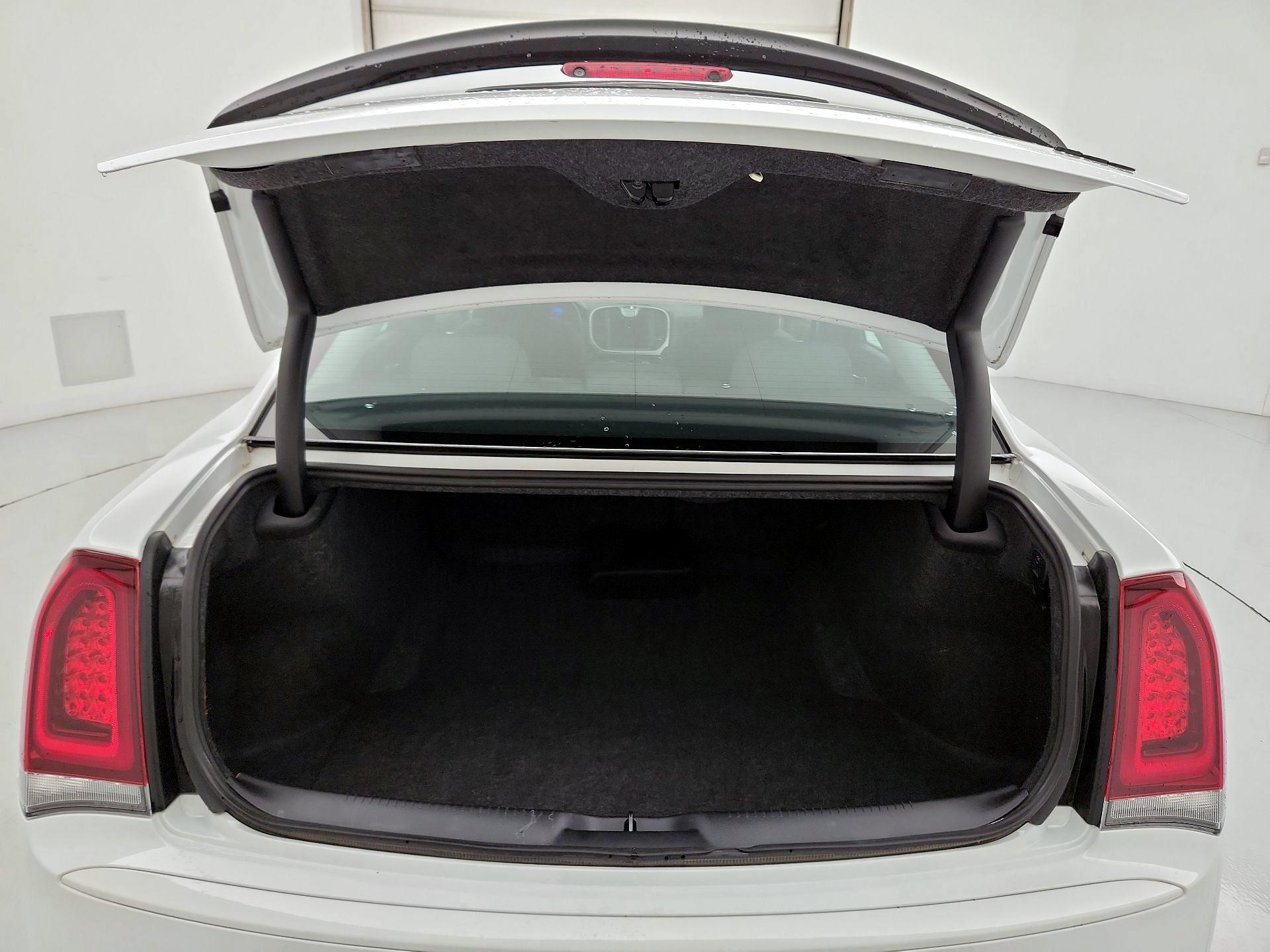 Thumbnail: 2023 Chrysler 300 - 20