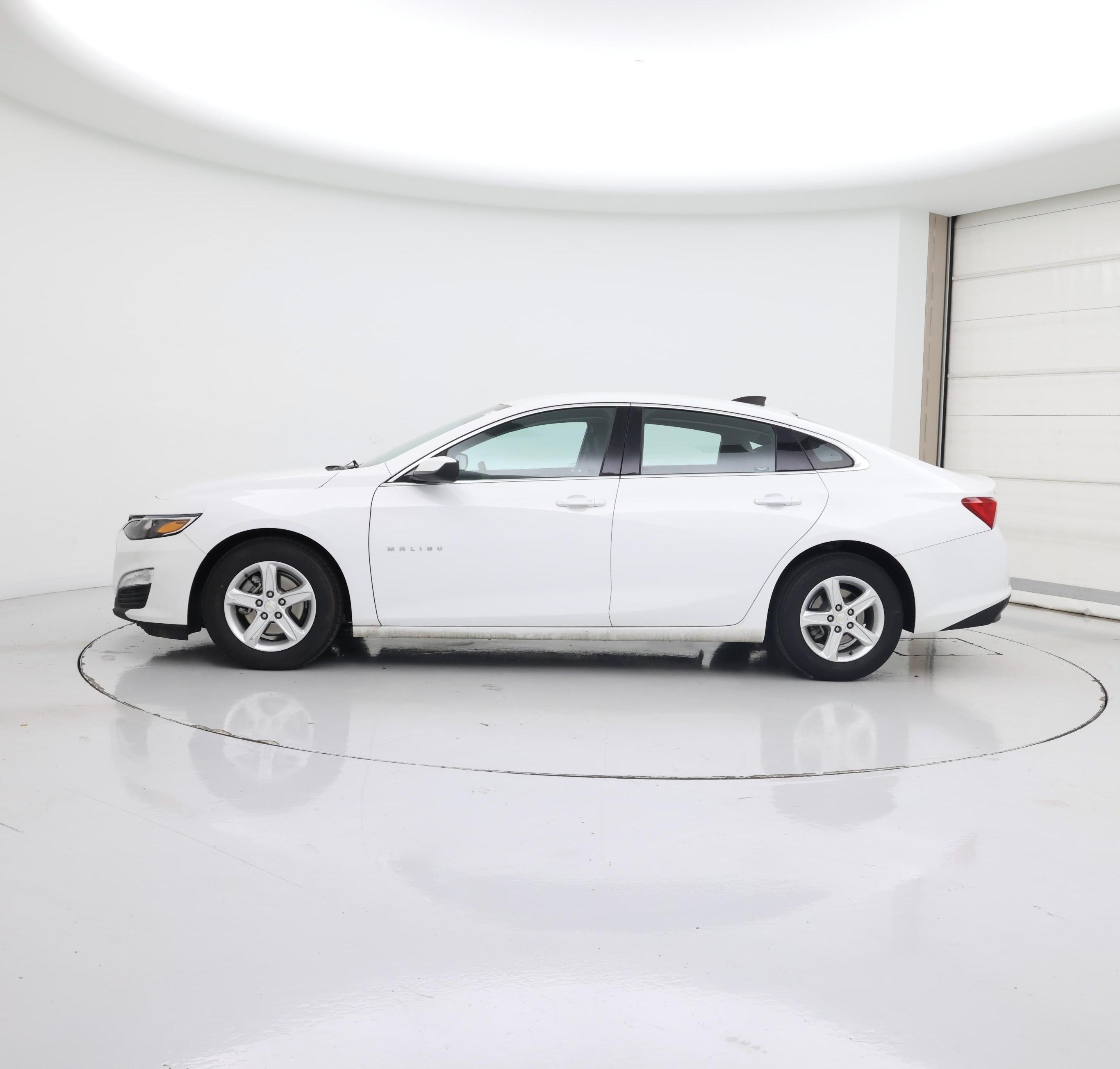 Thumbnail: 2020 Chevrolet Malibu - 3