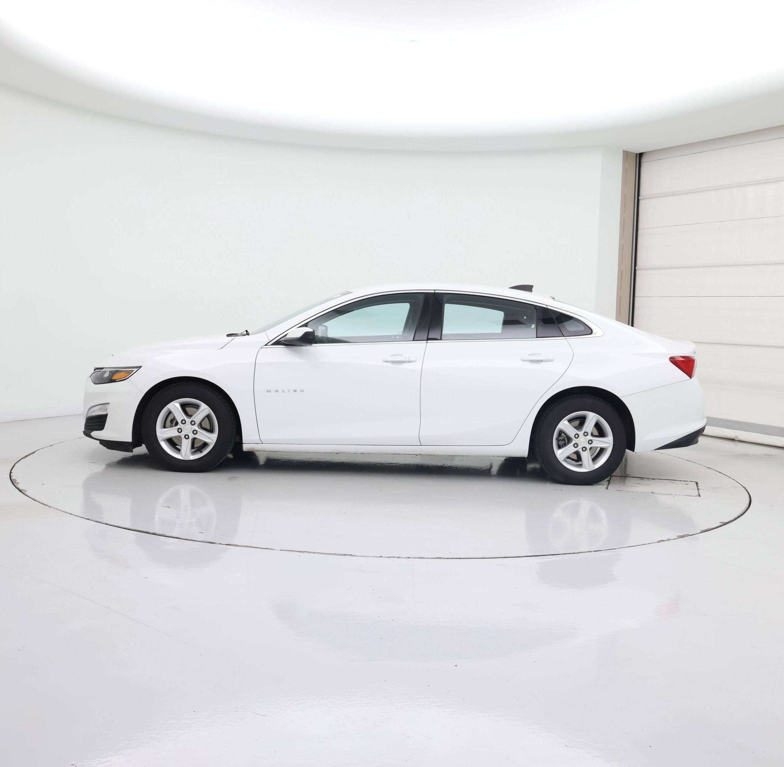 Thumbnail: 2020 Chevrolet Malibu - 3