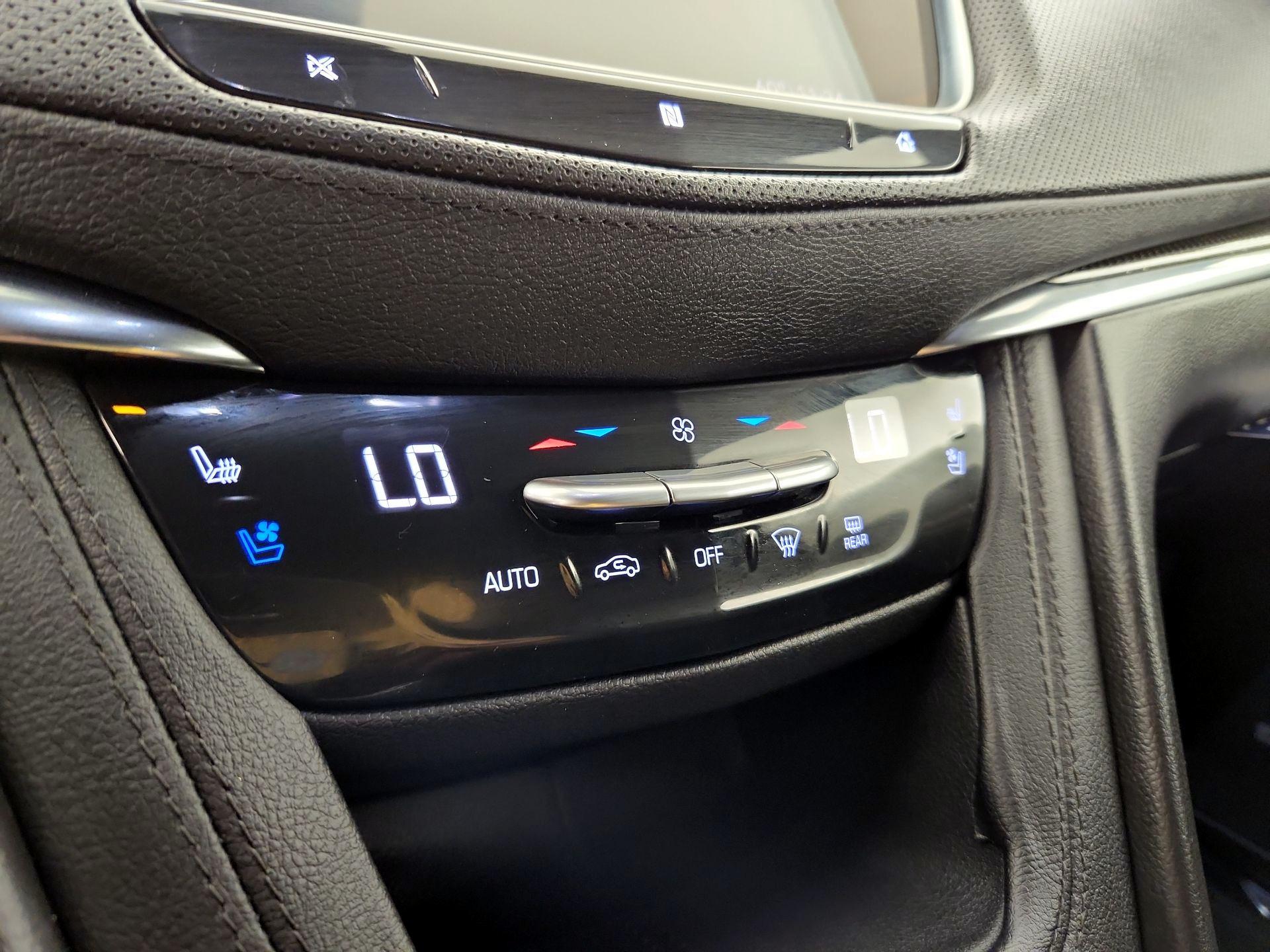 Thumbnail: 2020 Cadillac XT5 - 17