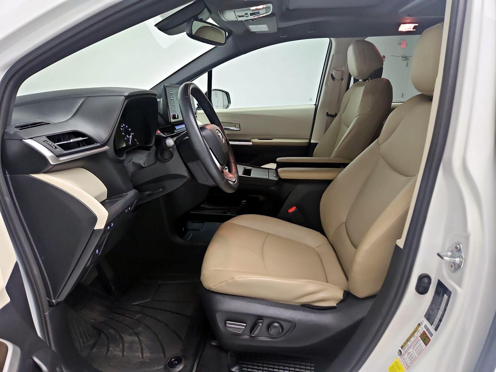 Thumbnail: 2023 Toyota Sienna - 11