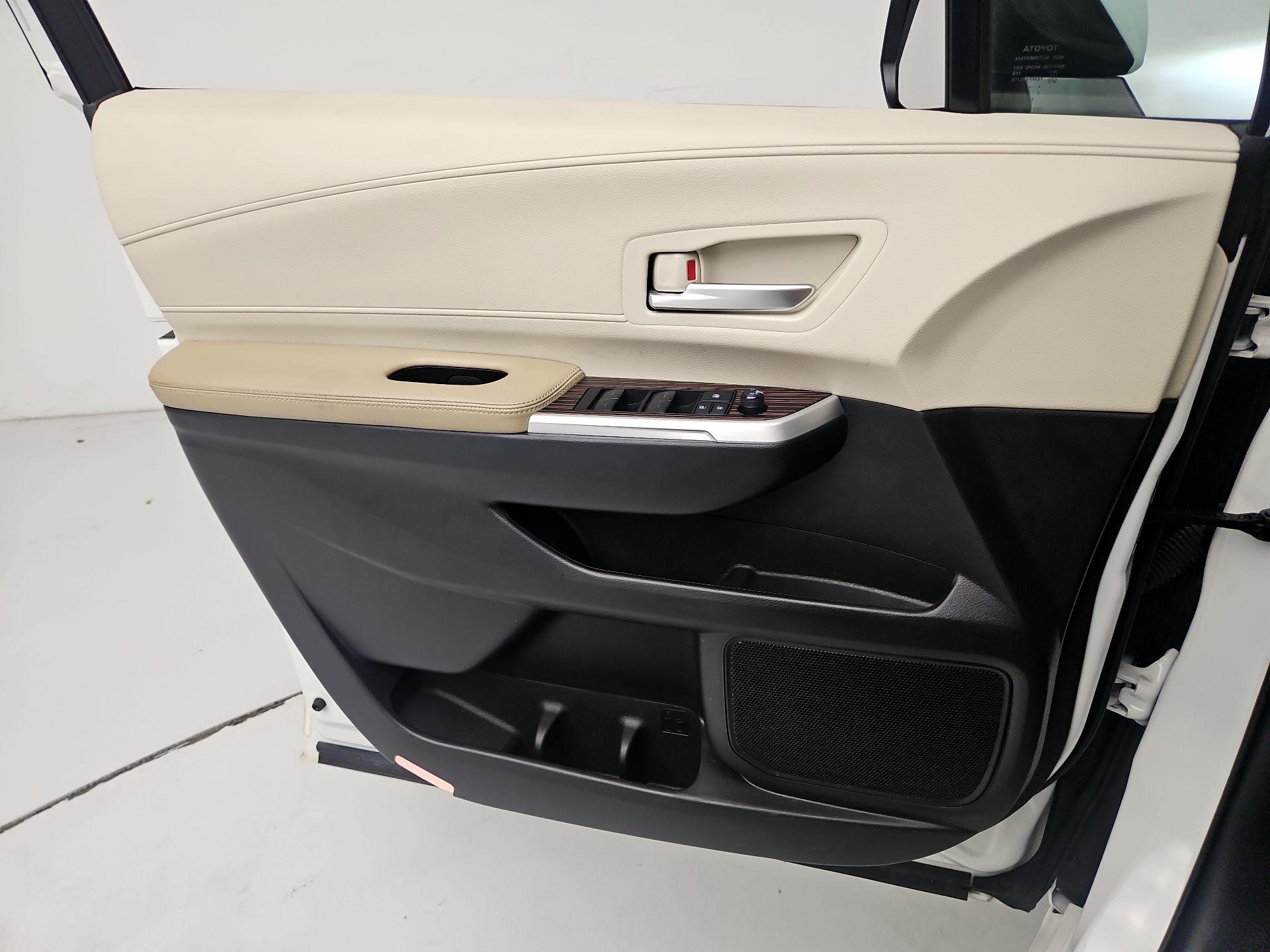 Thumbnail: 2023 Toyota Sienna - 12
